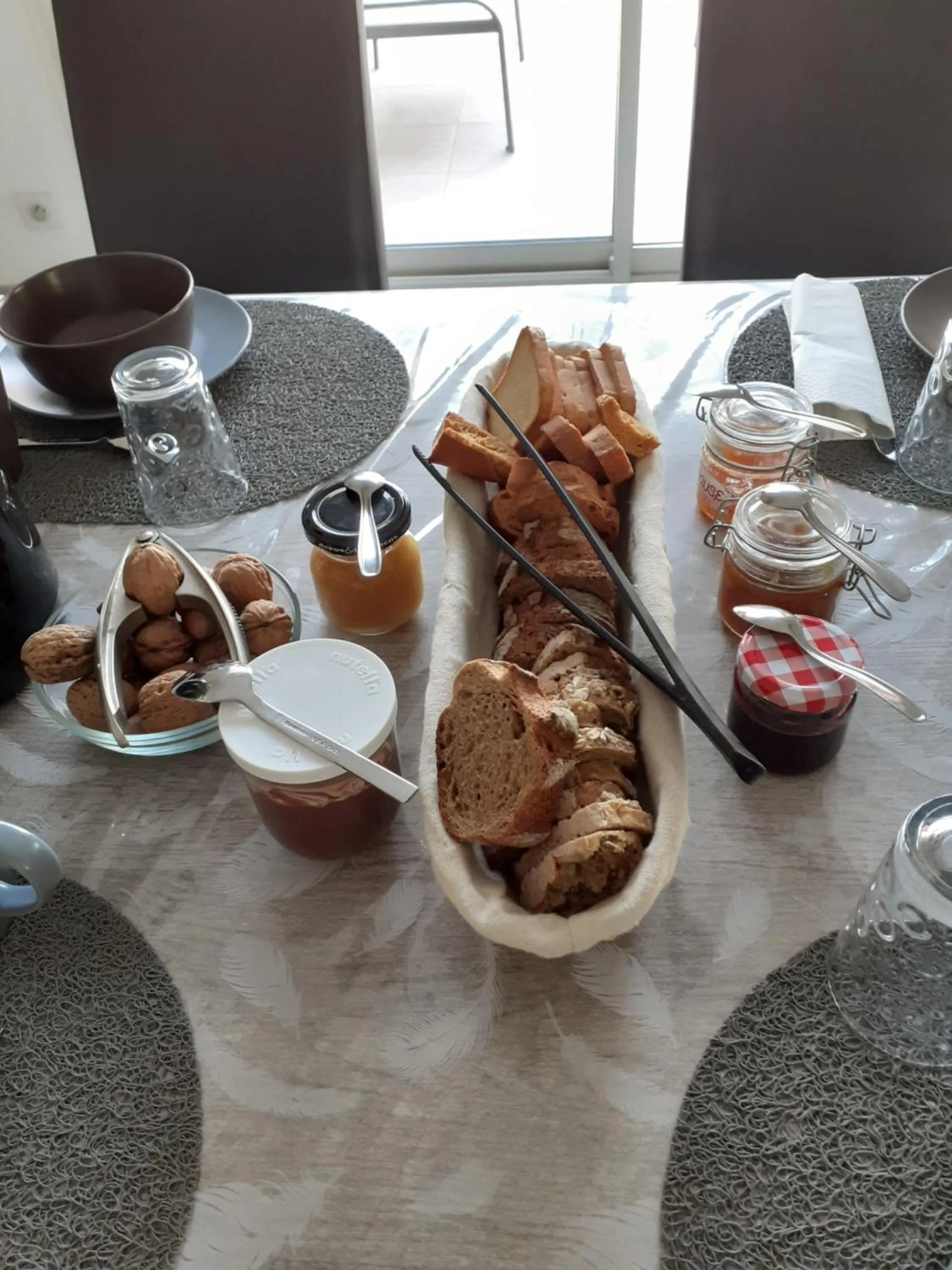 Breakfast in Chambres d'hôtes, B&B climatisées LA BORRELLIENNE