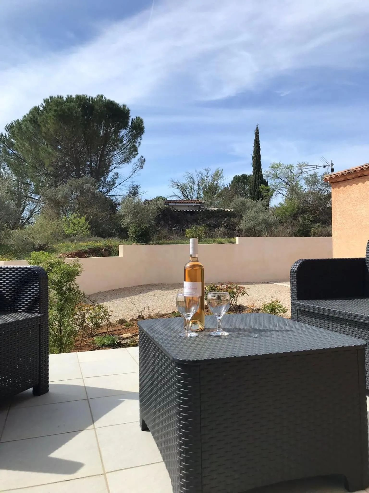 Patio in Chambres d'hôtes, B&B climatisées LA BORRELLIENNE