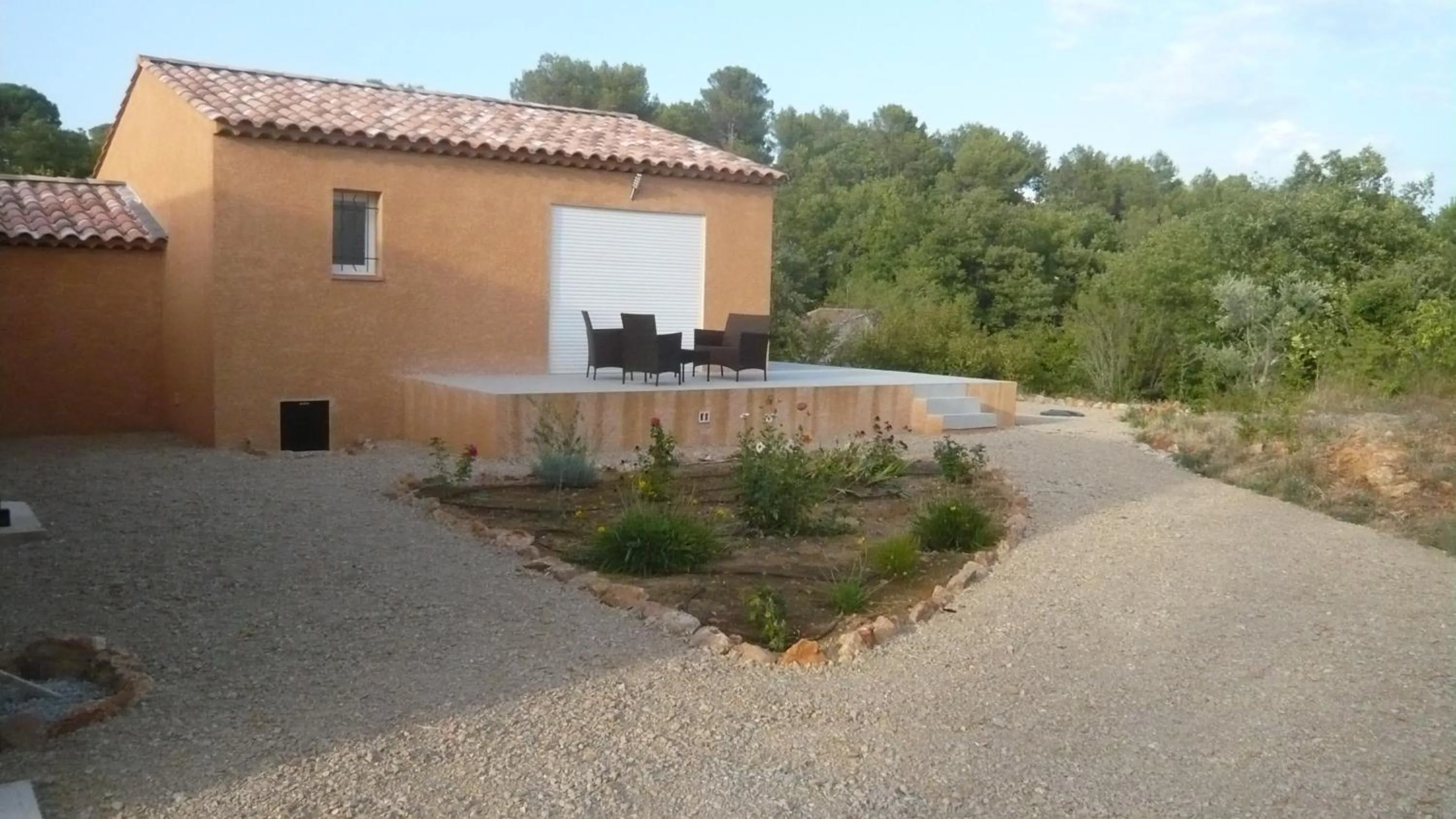 Patio in Chambres d'hôtes, B&B climatisées LA BORRELLIENNE
