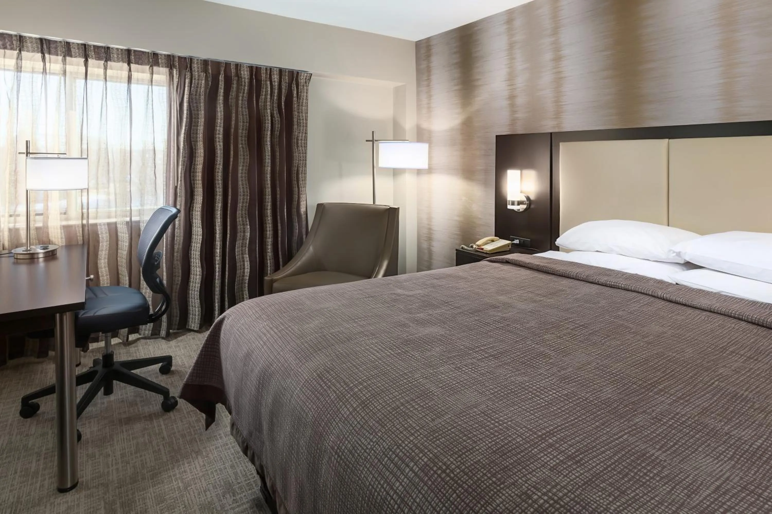 Bed in Park Place Hotel & Conference Center