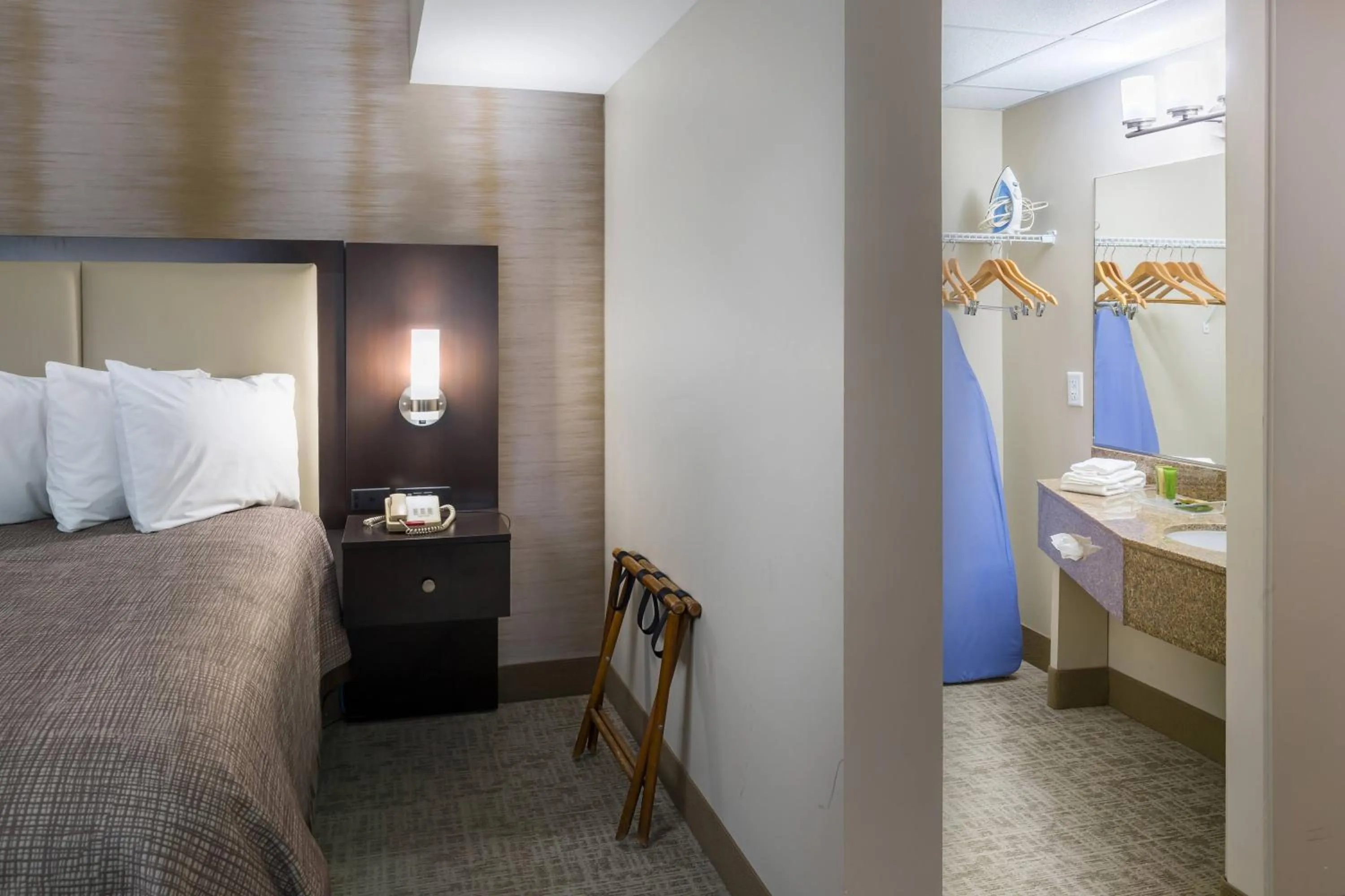 Bed in Park Place Hotel & Conference Center