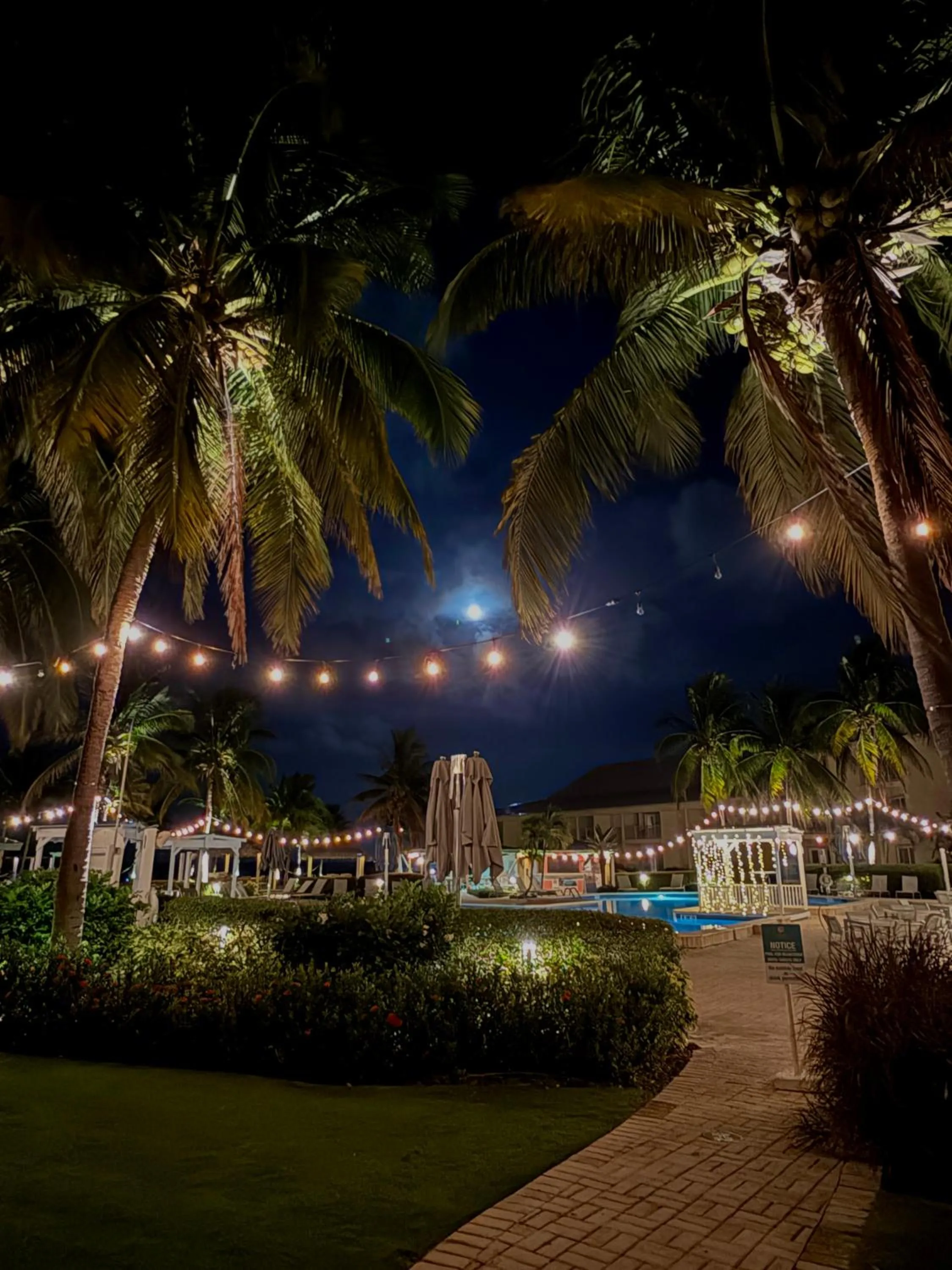 Inner courtyard view in The Grand Caymanian Resort