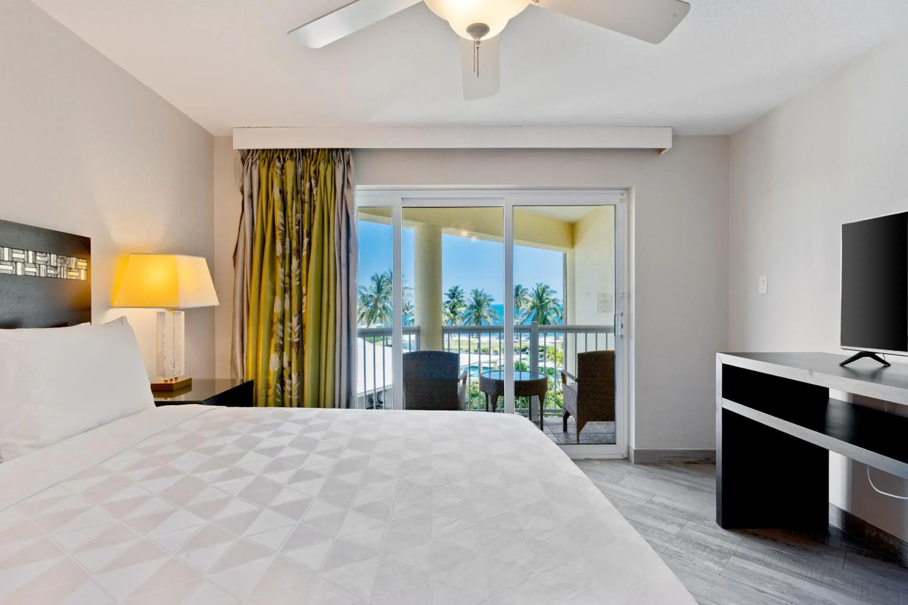 Deluxe Queen Studio in The Grand Caymanian Resort Deluxe Queen Studio in The Grand Caymanian Resort