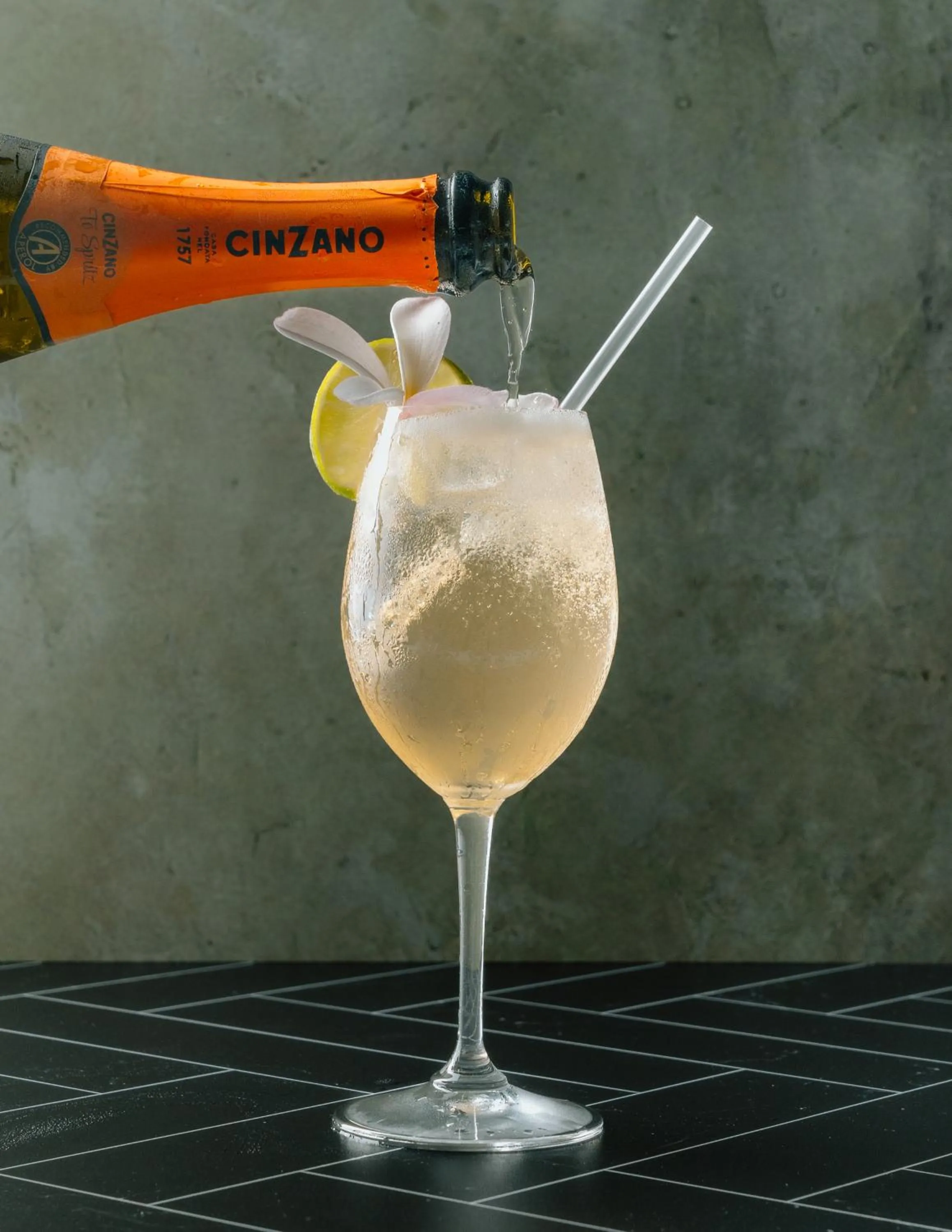 Lounge or bar in The Grand Caymanian Resort