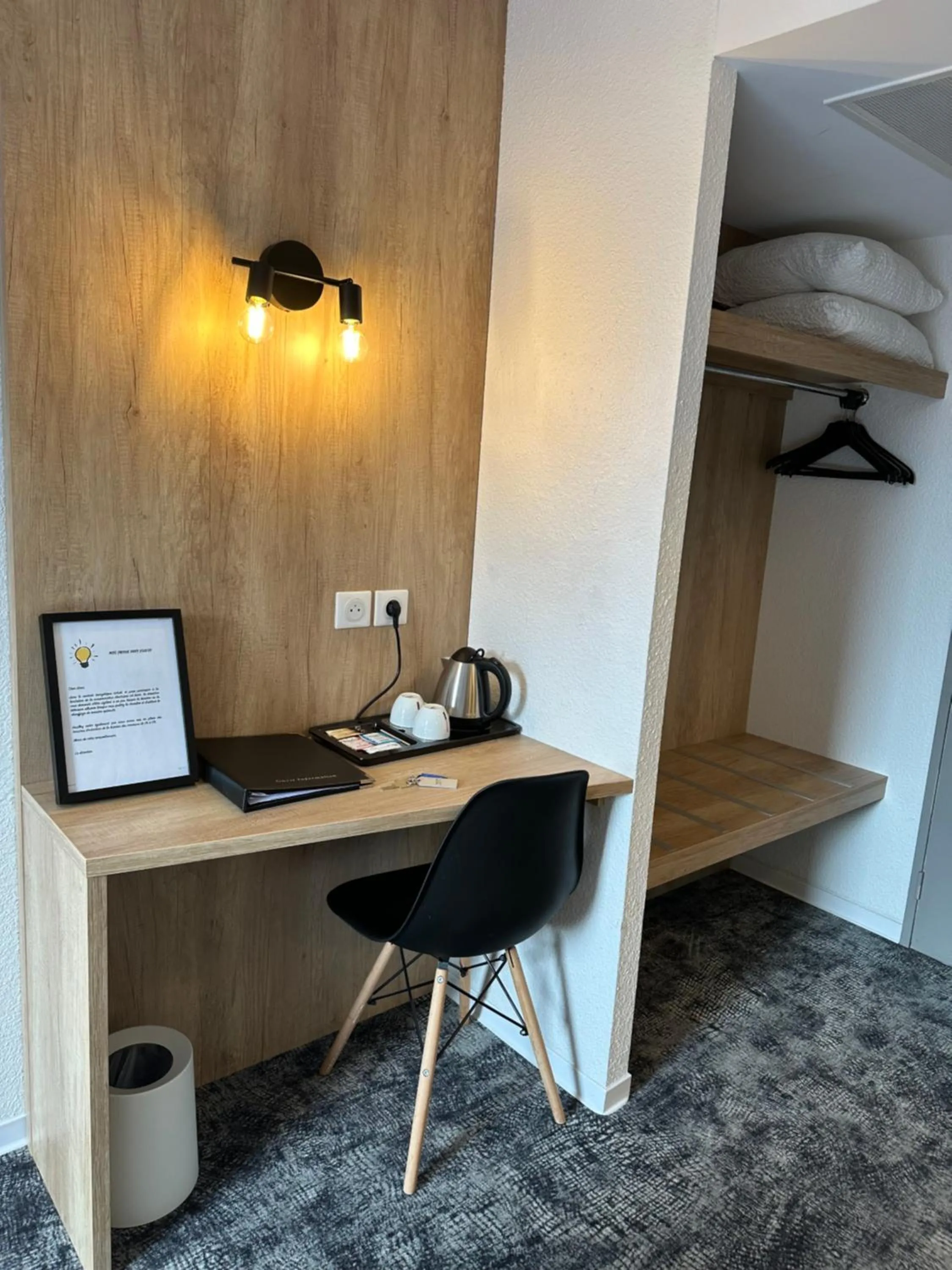 Bedroom in Ostal Pau Universite - Sure Hotel Collection by Best Western