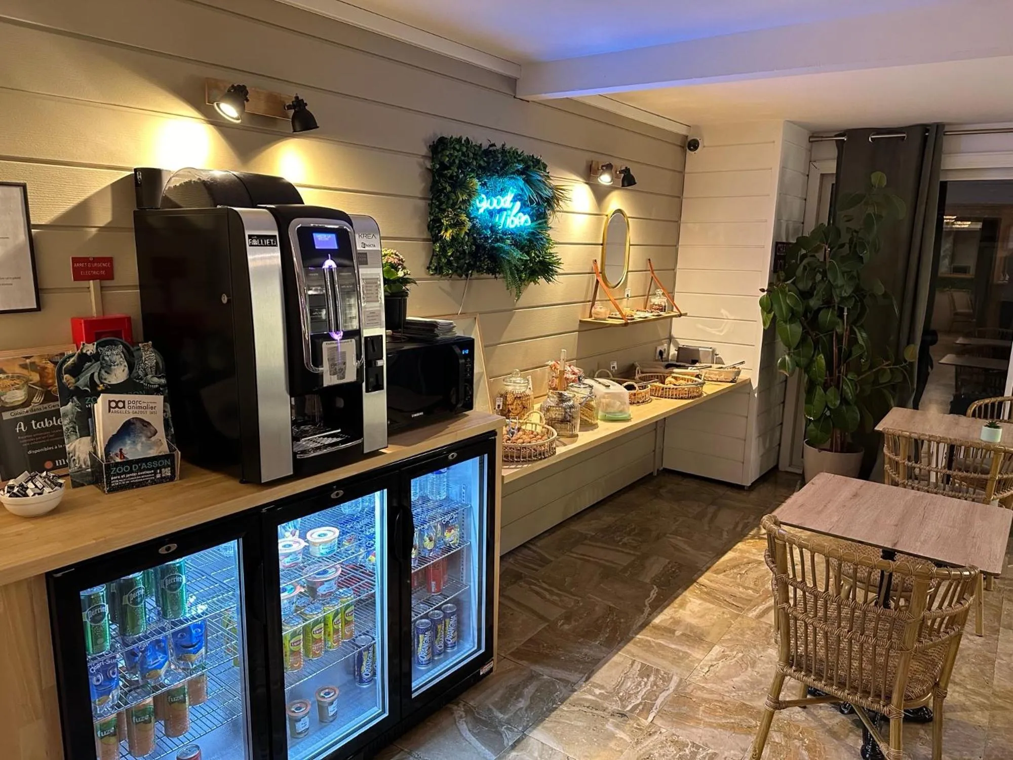 Property building in Ostal Pau Universite - Sure Hotel Collection by Best Western