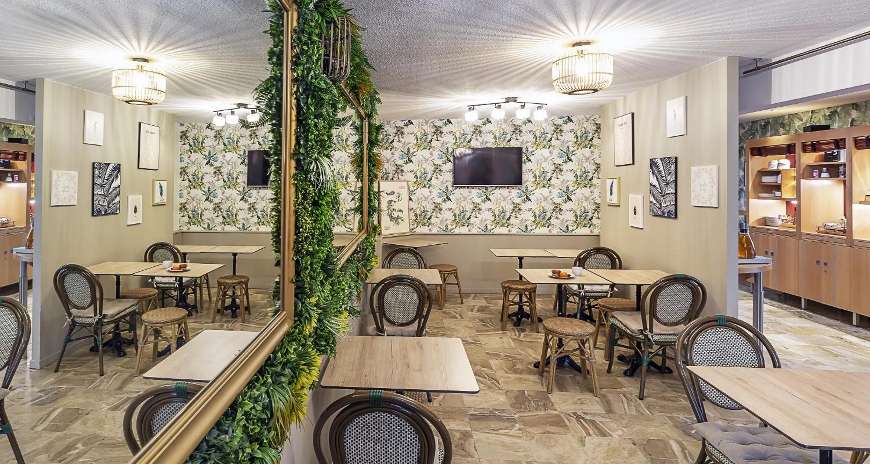 Breakfast in Ostal Pau Universite - Sure Hotel Collection by Best Western