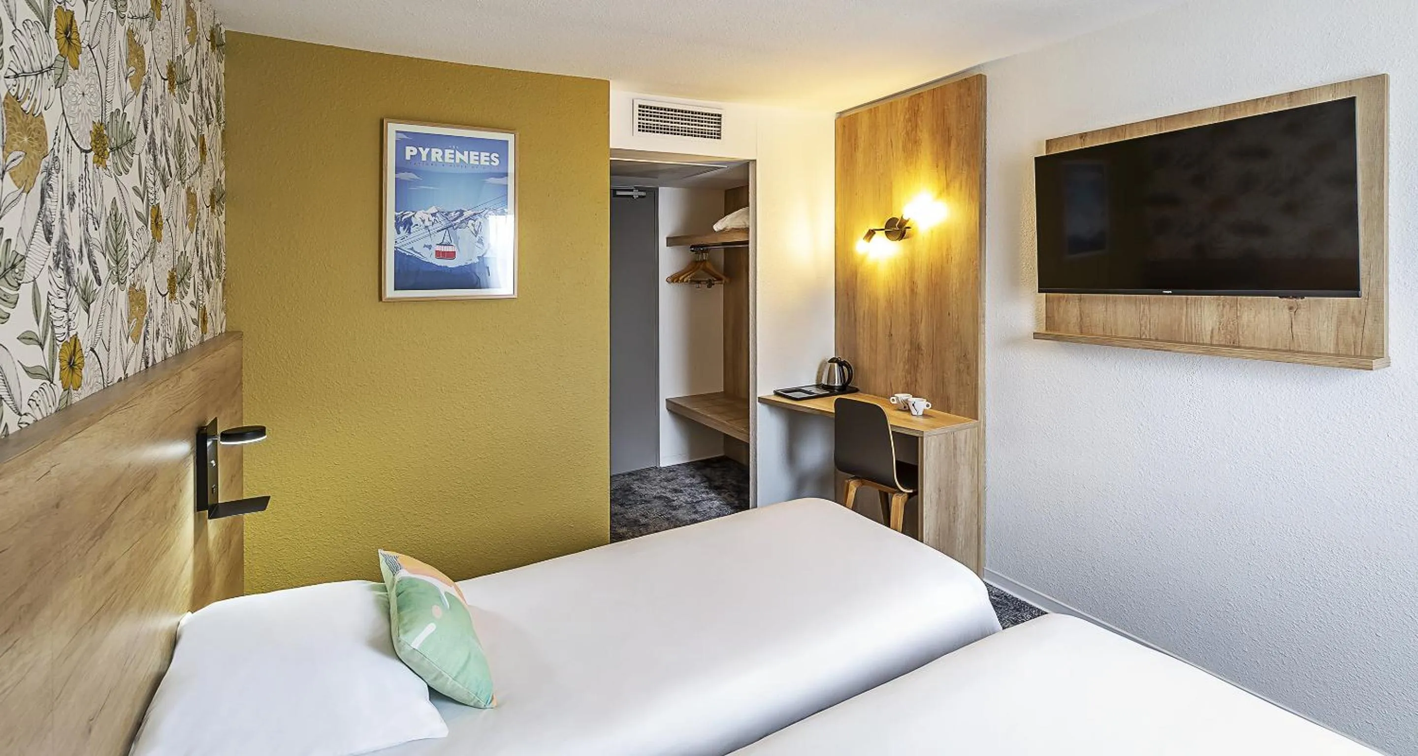 Bed in Ostal Pau Universite - Sure Hotel Collection by Best Western
