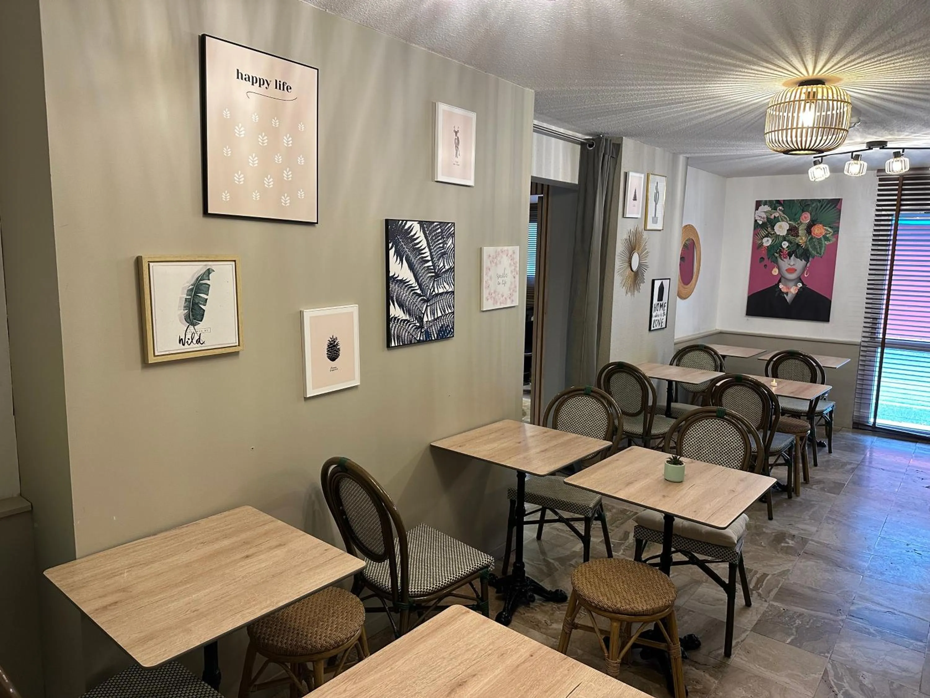 Breakfast in Ostal Pau Universite - Sure Hotel Collection by Best Western