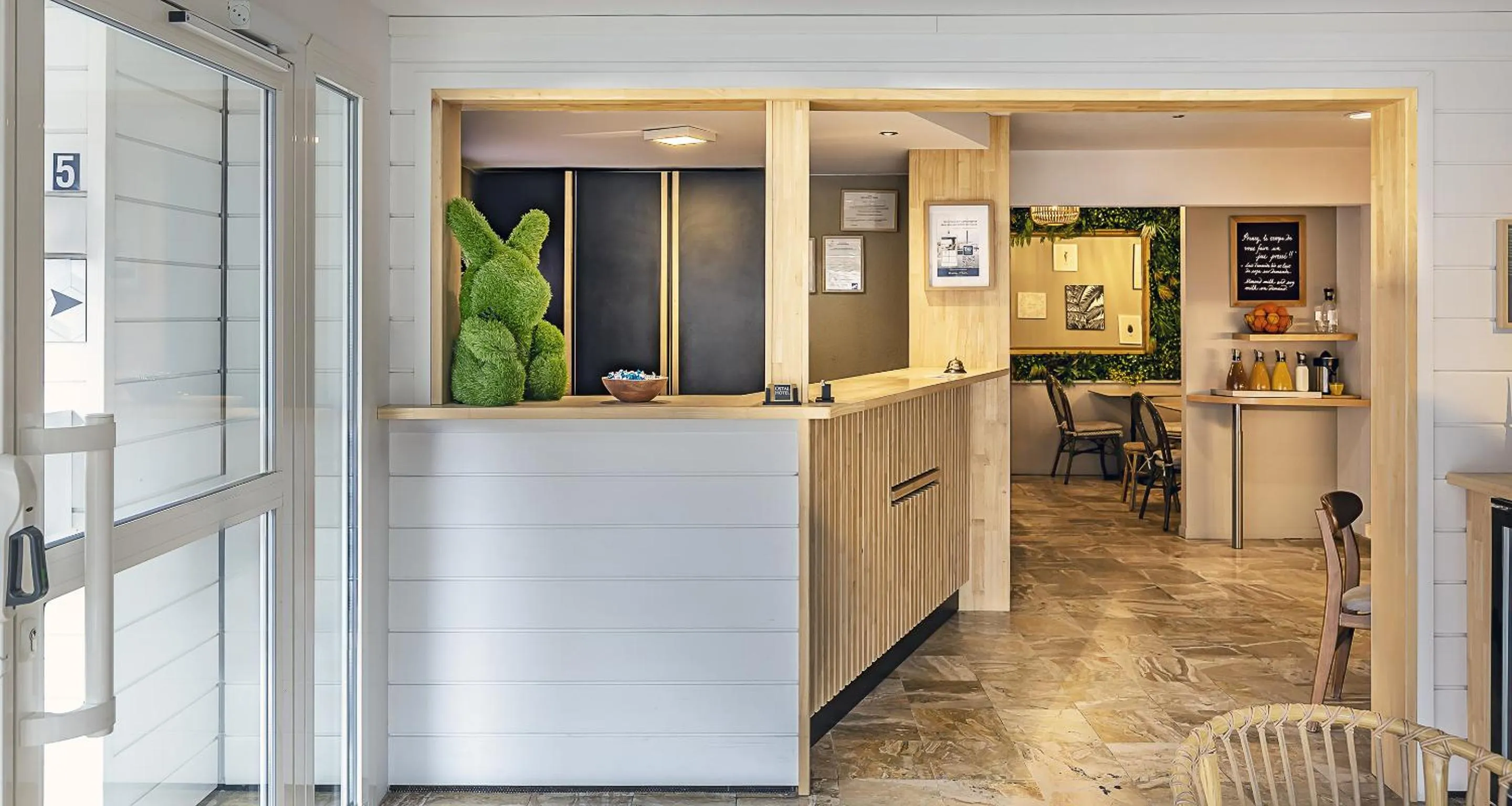 Lobby or reception in Ostal Pau Universite - Sure Hotel Collection by Best Western