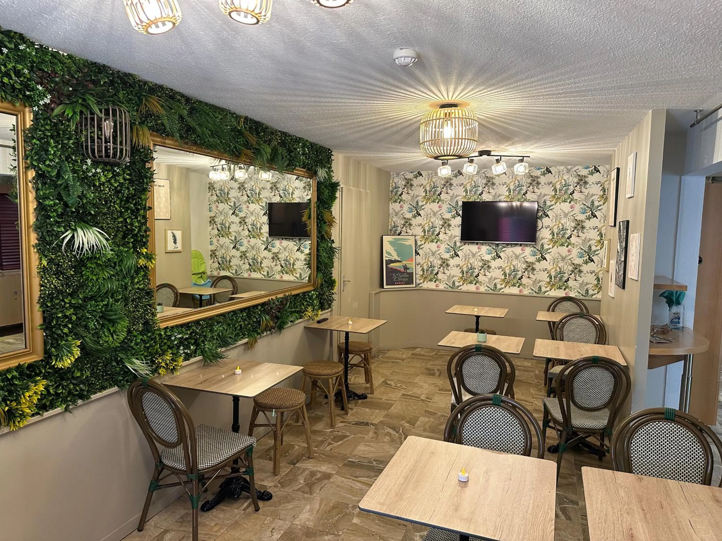 Breakfast in Ostal Pau Universite - Sure Hotel Collection by Best Western