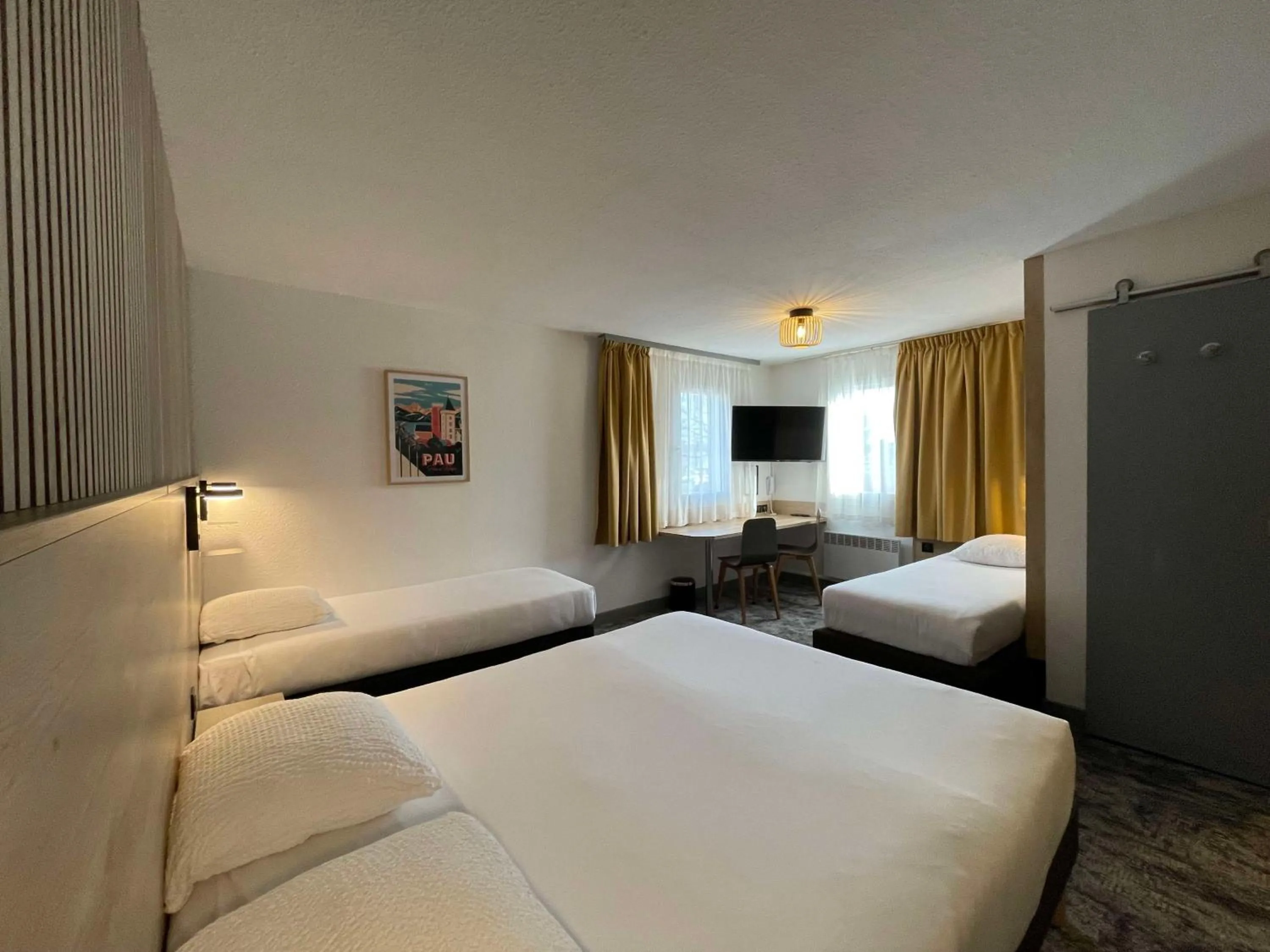 Bedroom, Bed in Ostal Pau Universite - Sure Hotel Collection by Best Western