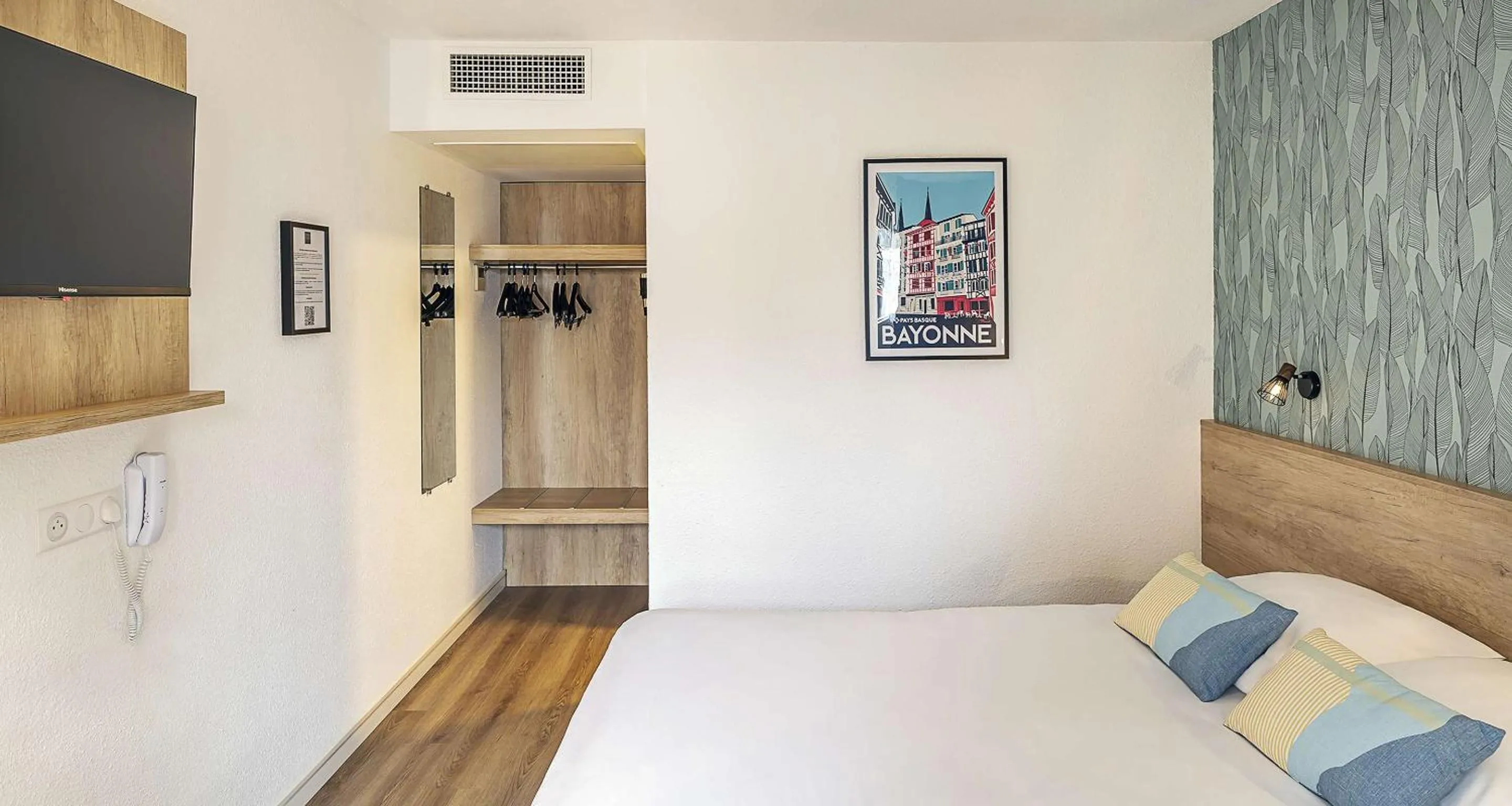 Bedroom, Bed in Ostal Pau Universite - Sure Hotel Collection by Best Western