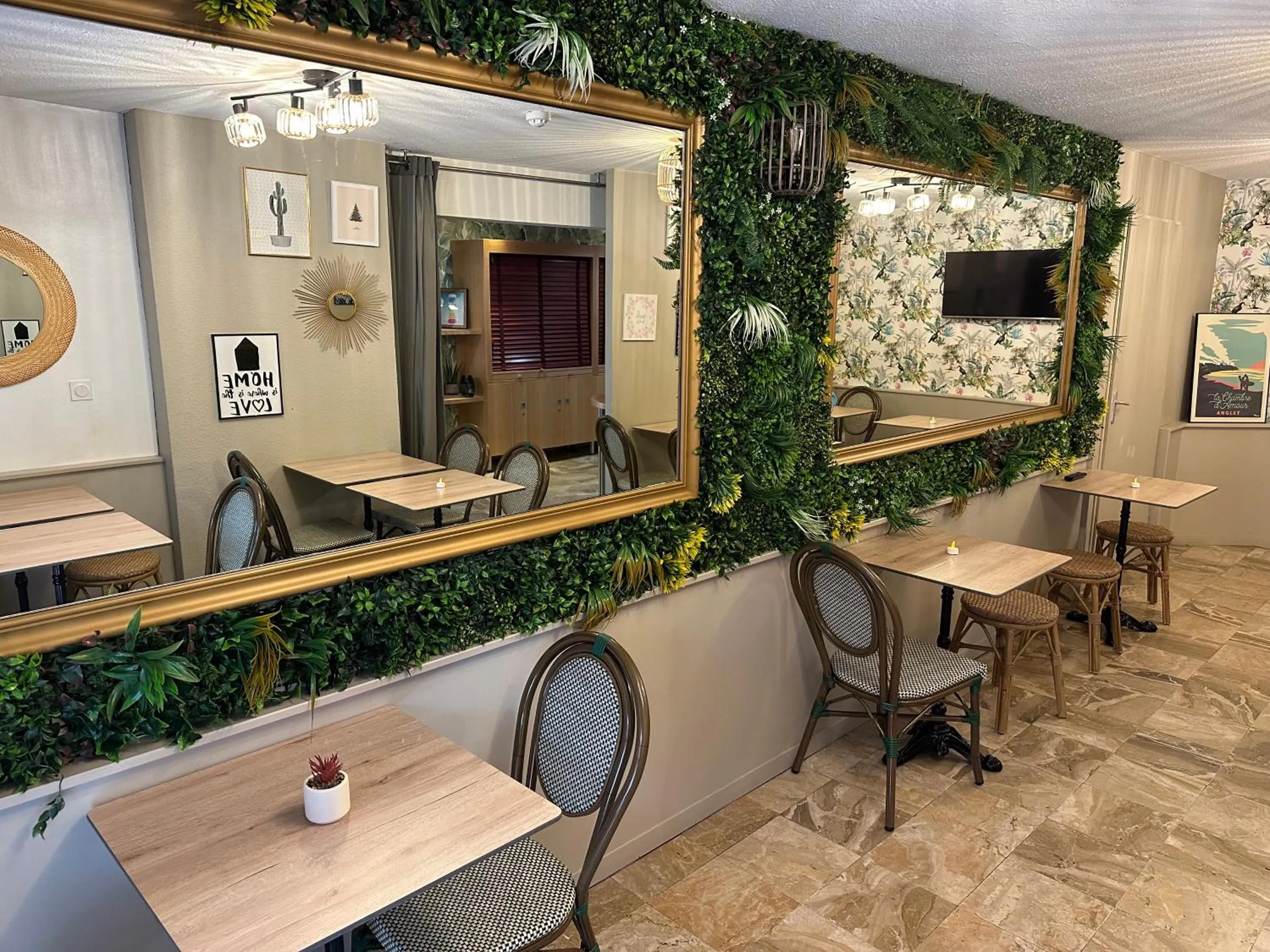 Breakfast in Ostal Pau Universite - Sure Hotel Collection by Best Western