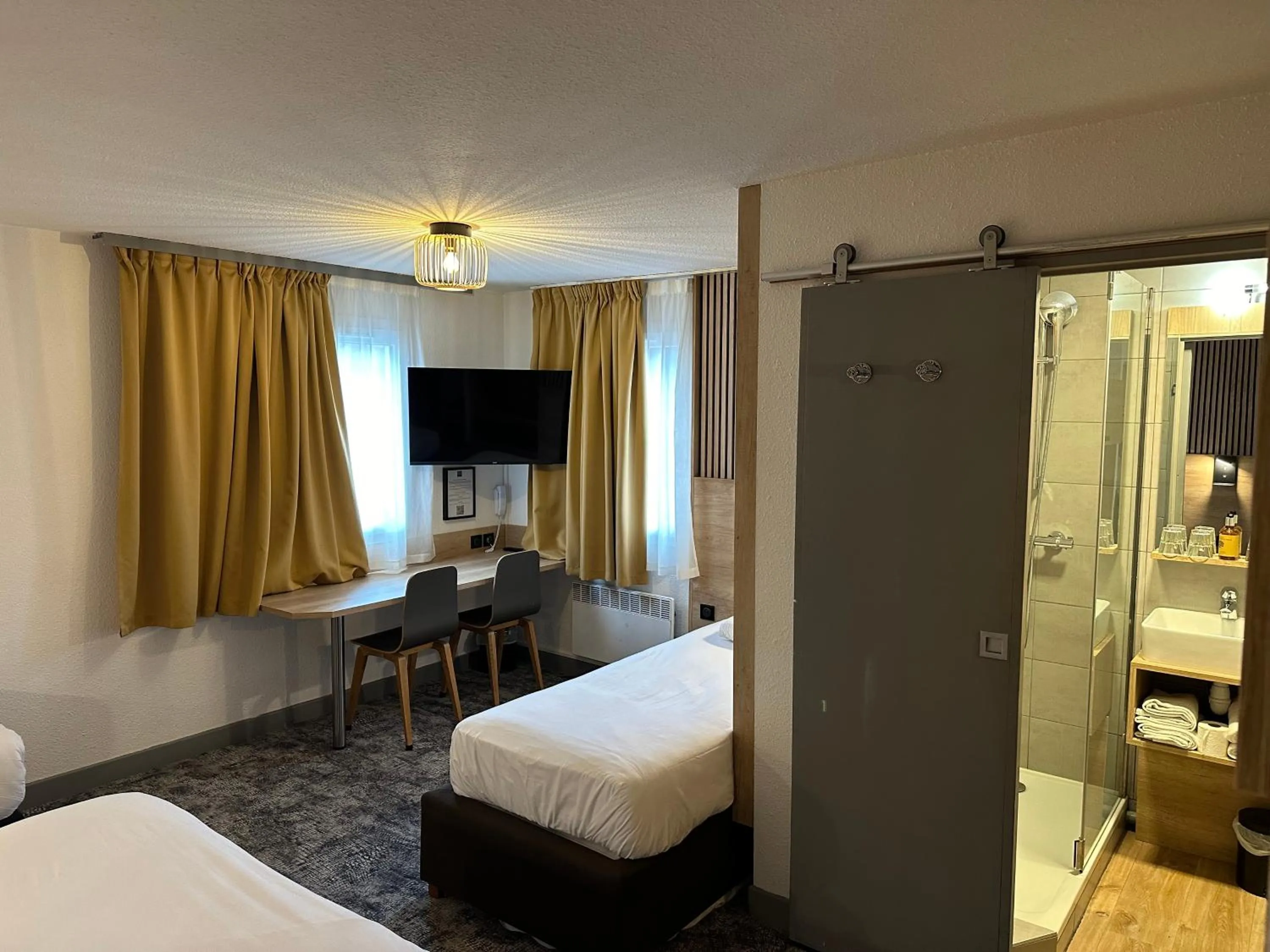 Bed in Ostal Pau Universite - Sure Hotel Collection by Best Western