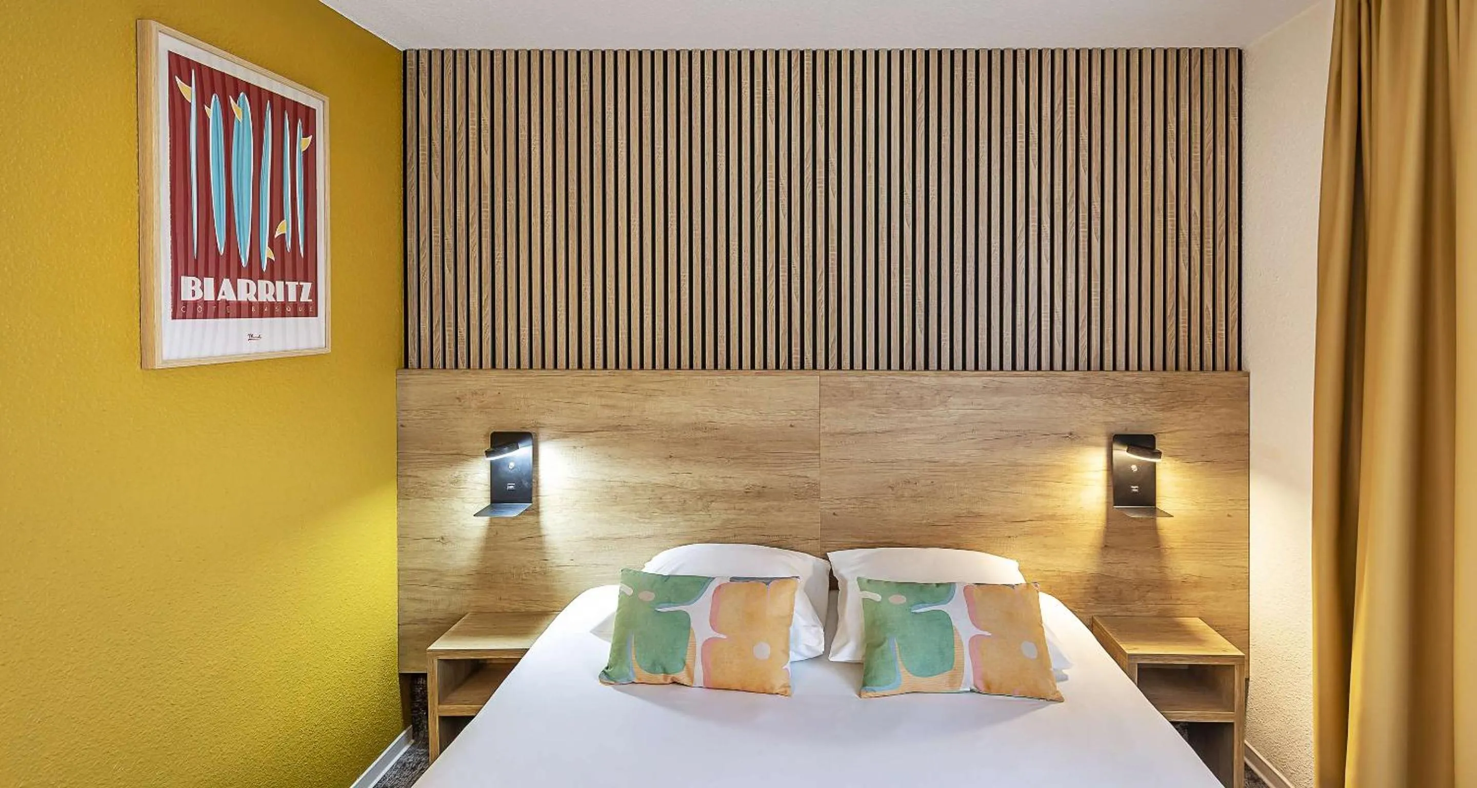 Bedroom, Bed in Ostal Pau Universite - Sure Hotel Collection by Best Western