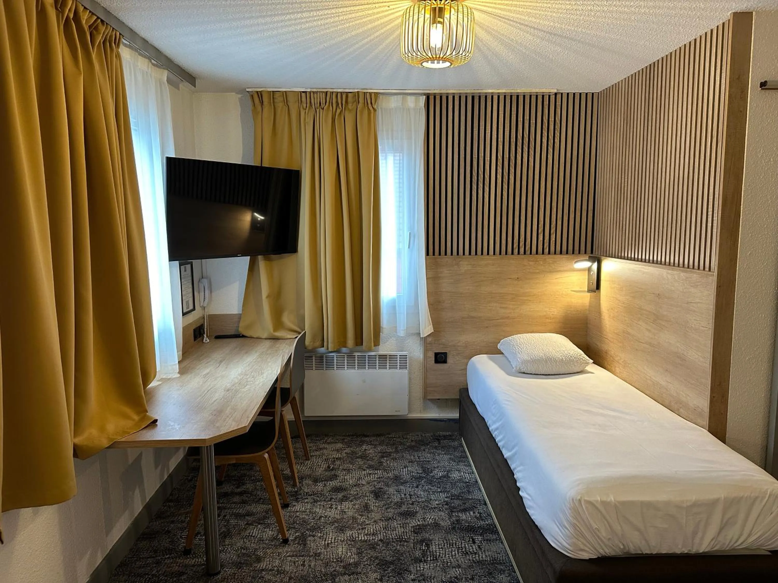 Bed in Ostal Pau Universite - Sure Hotel Collection by Best Western