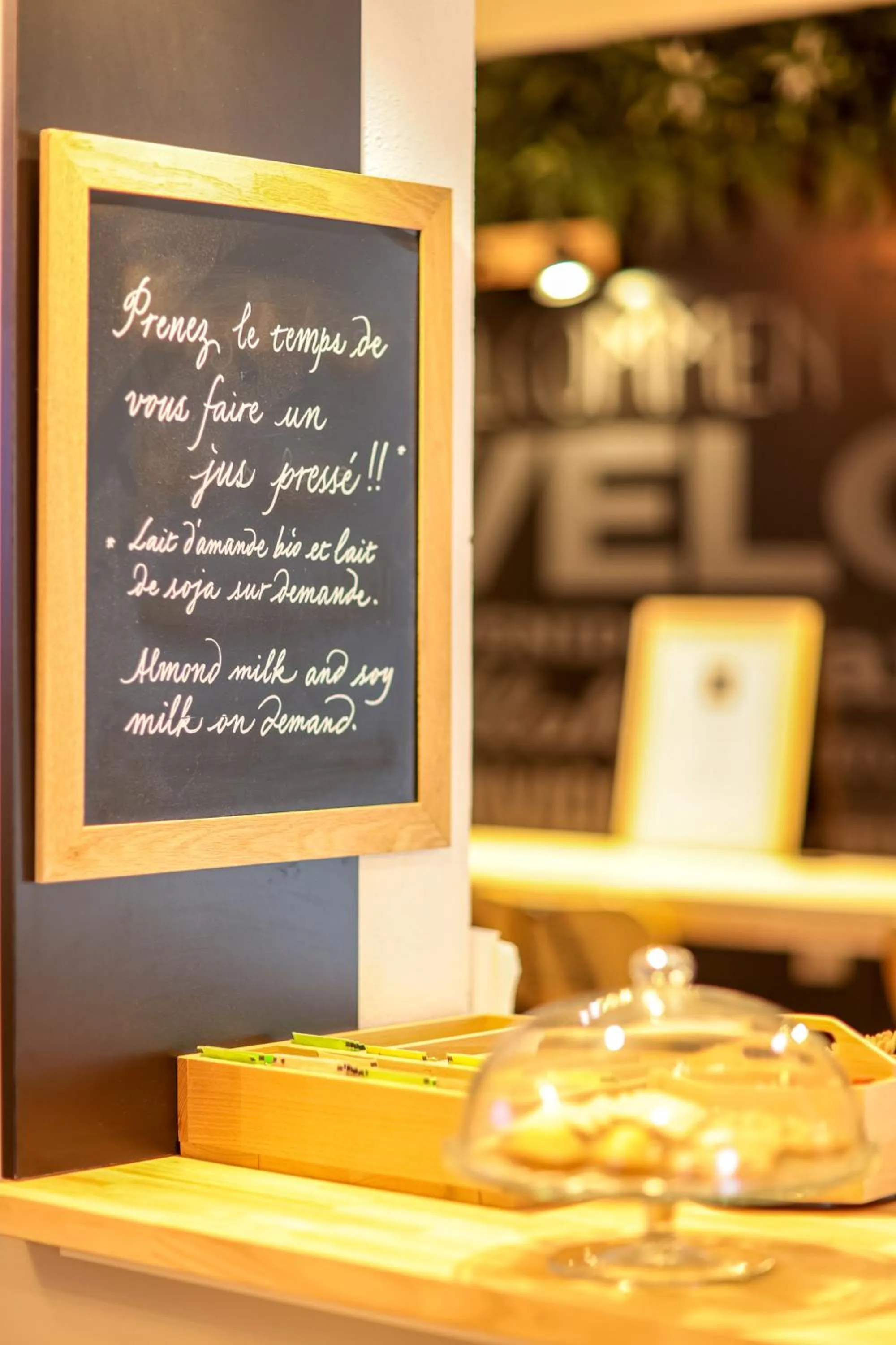 Breakfast in Ostal Pau Universite - Sure Hotel Collection by Best Western