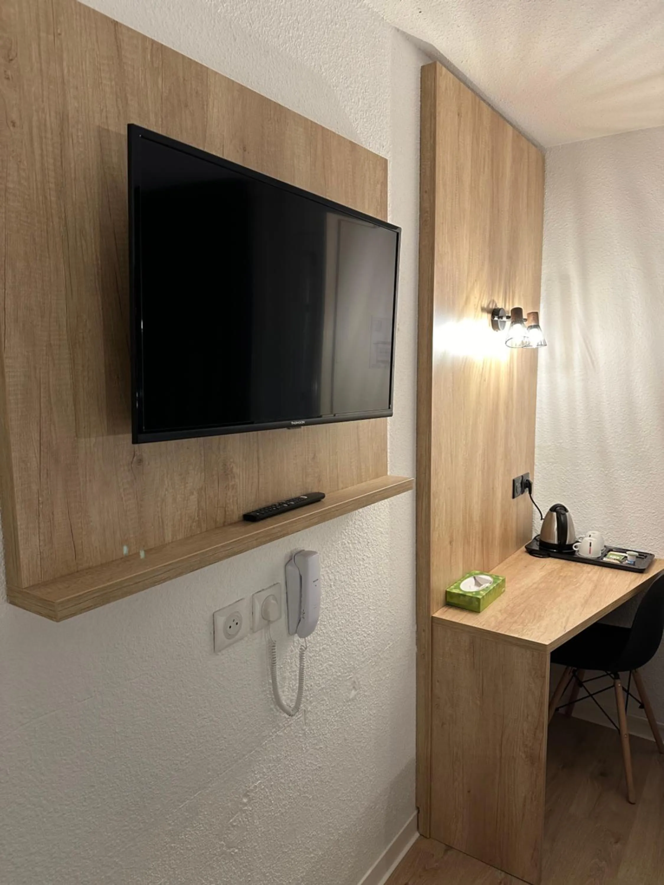 Bedroom in Ostal Pau Universite - Sure Hotel Collection by Best Western