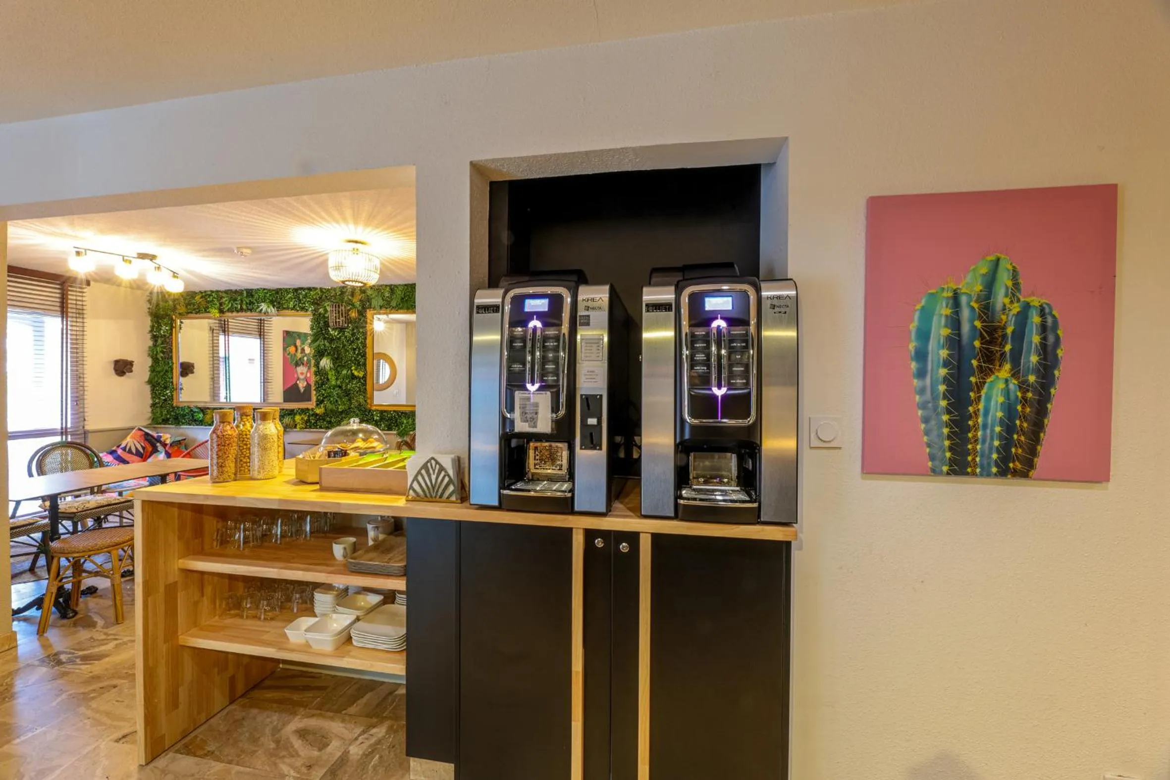 Breakfast in Ostal Pau Universite - Sure Hotel Collection by Best Western