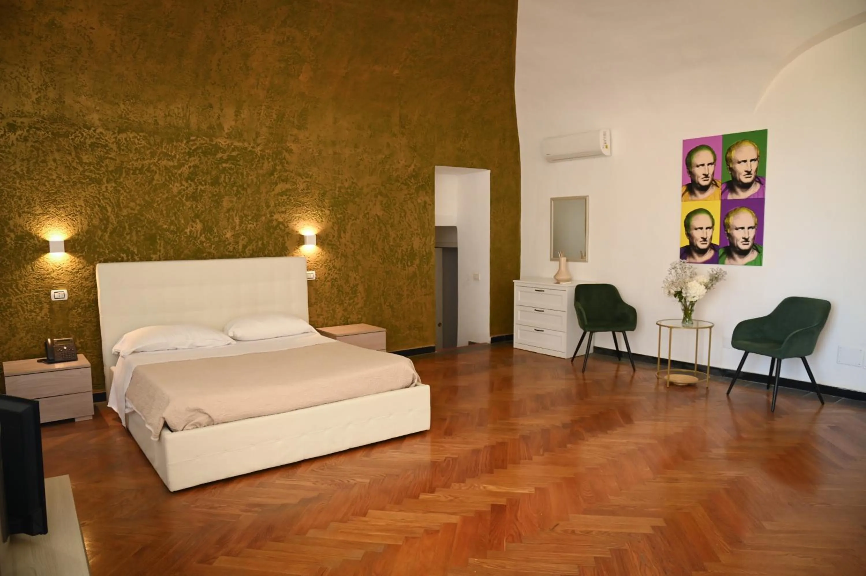 Bedroom, Bed in Hotel Terme Neronensis