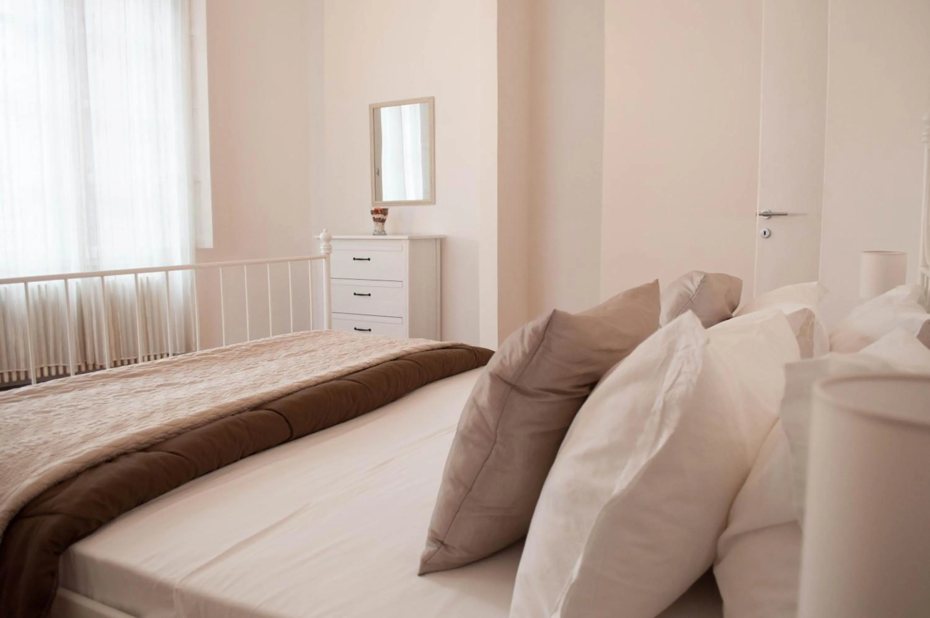 Bedroom, Bed in Hotel Terme Neronensis