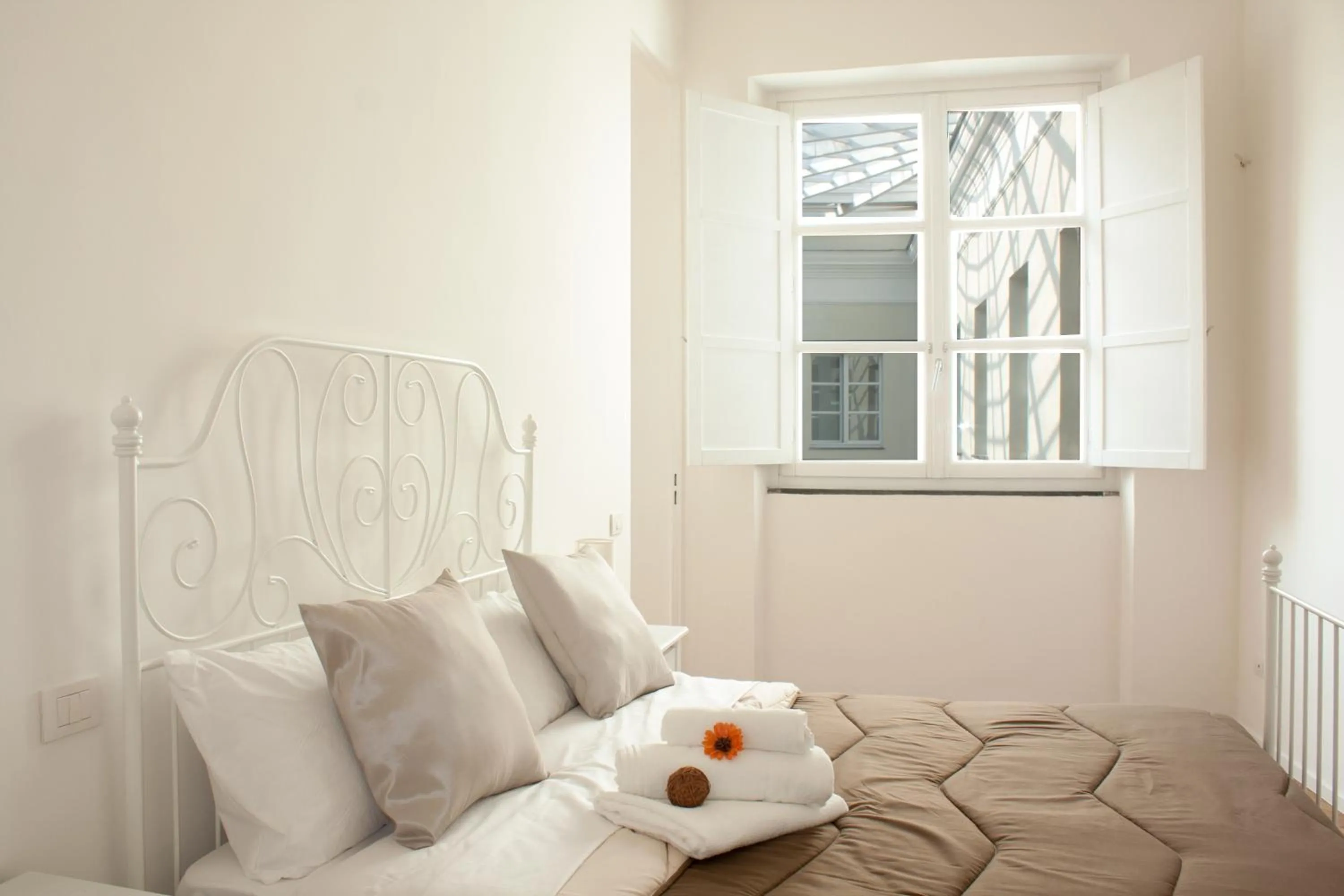 View (from property/room), Bed in Hotel Terme Neronensis