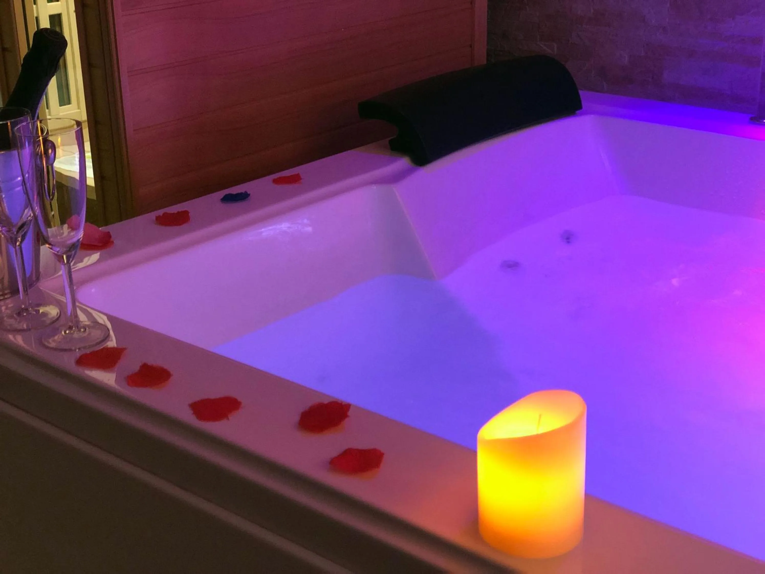 Hot Tub in Hotel Terme Neronensis