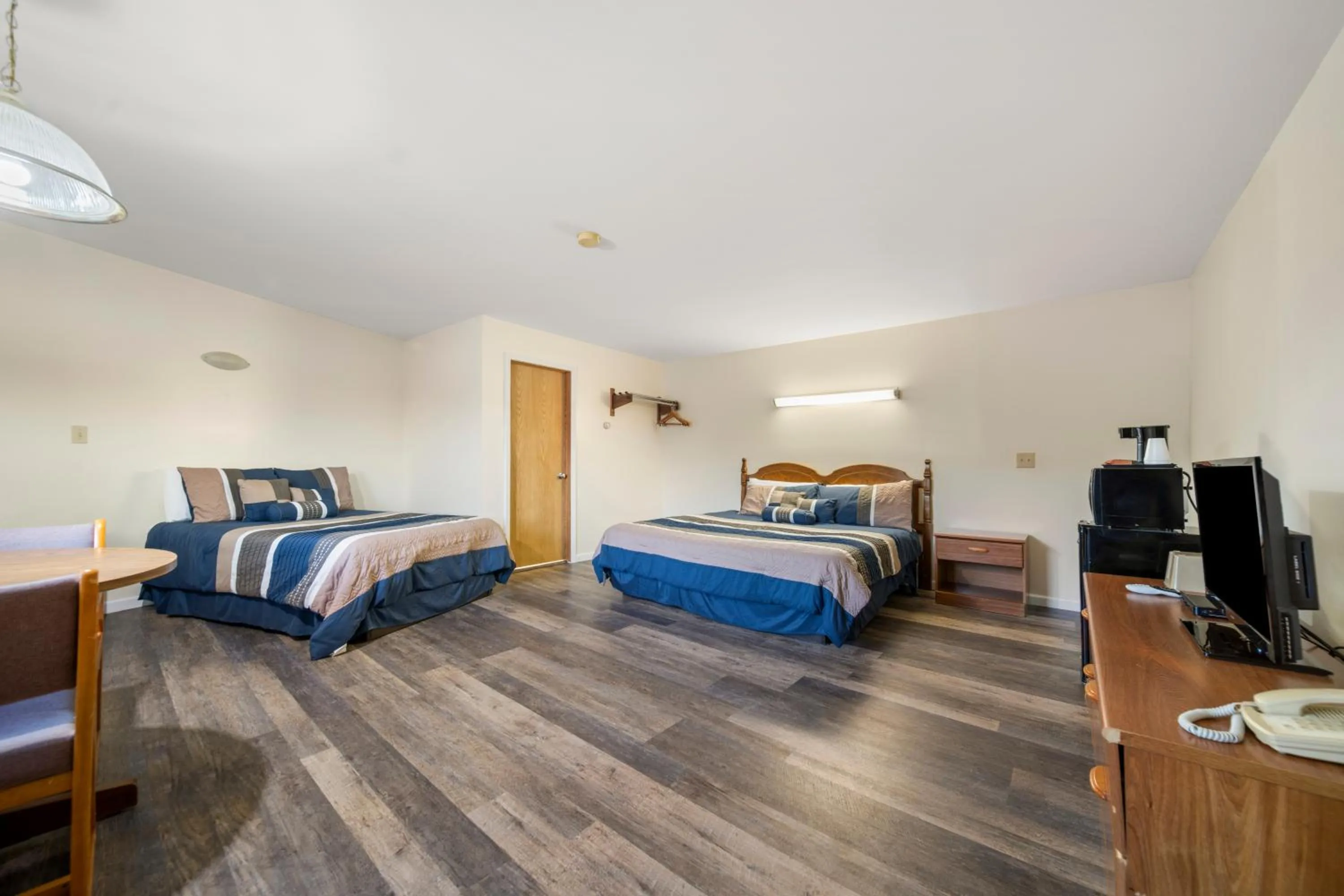 Bed in Thumb Heritage Inn