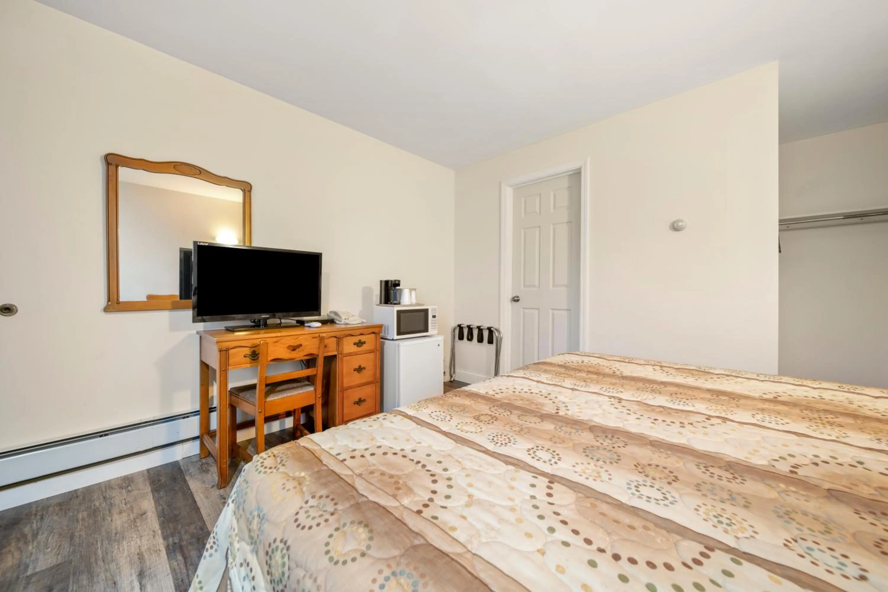 Bed in Thumb Heritage Inn