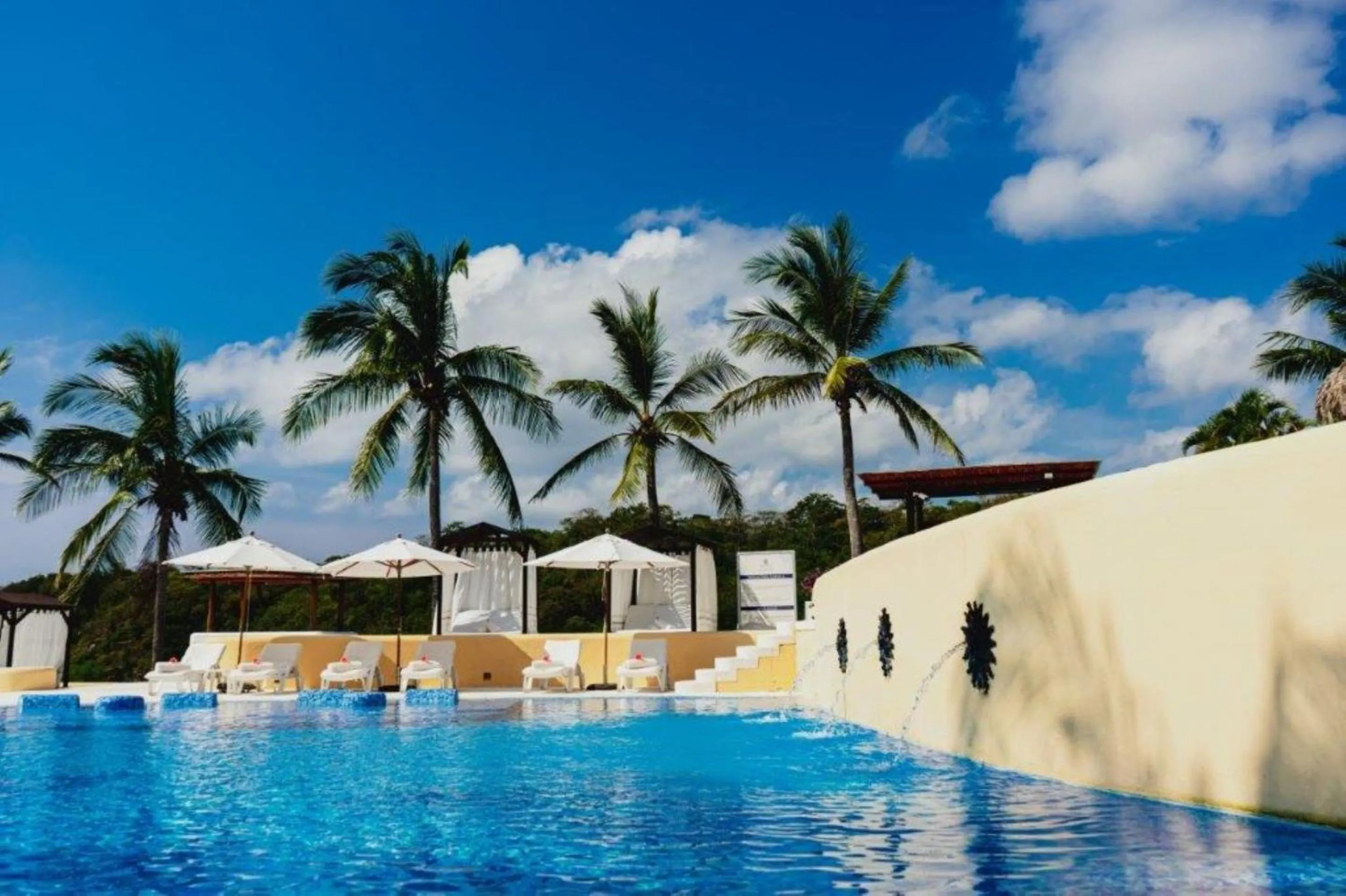 Swimming pool in Quinta Real Huatulco