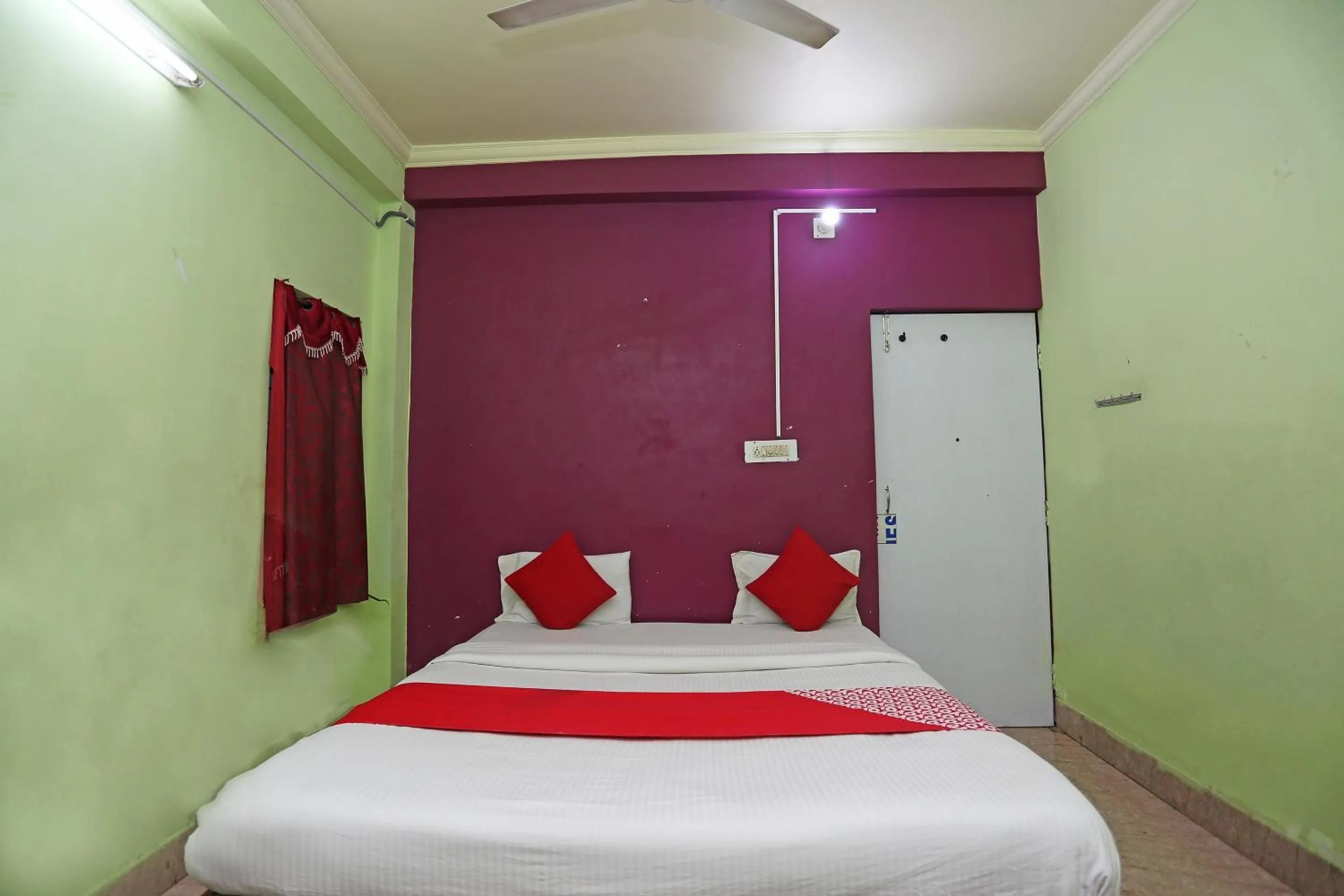 Bathroom, Bed in Hotel O by OYO Ma Guest House