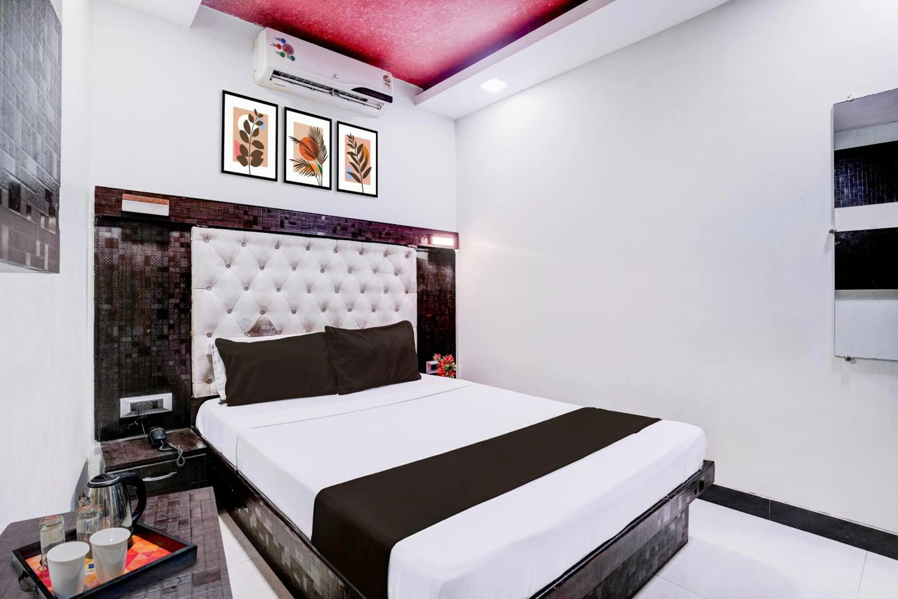 Bedroom, Bed in Super Collection O Asalpha near International Airport