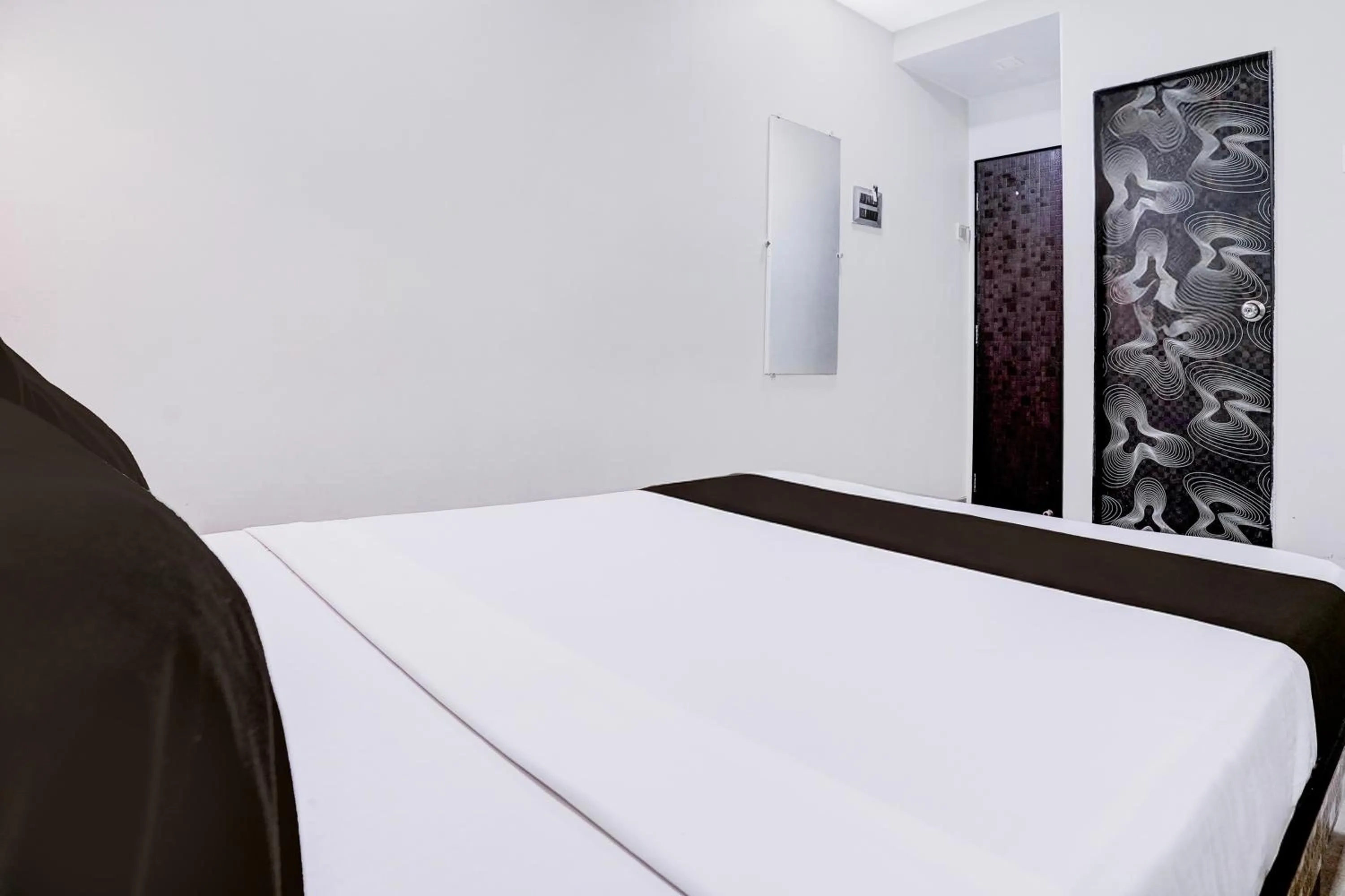 Bedroom, Bed in Super Collection O Asalpha near International Airport