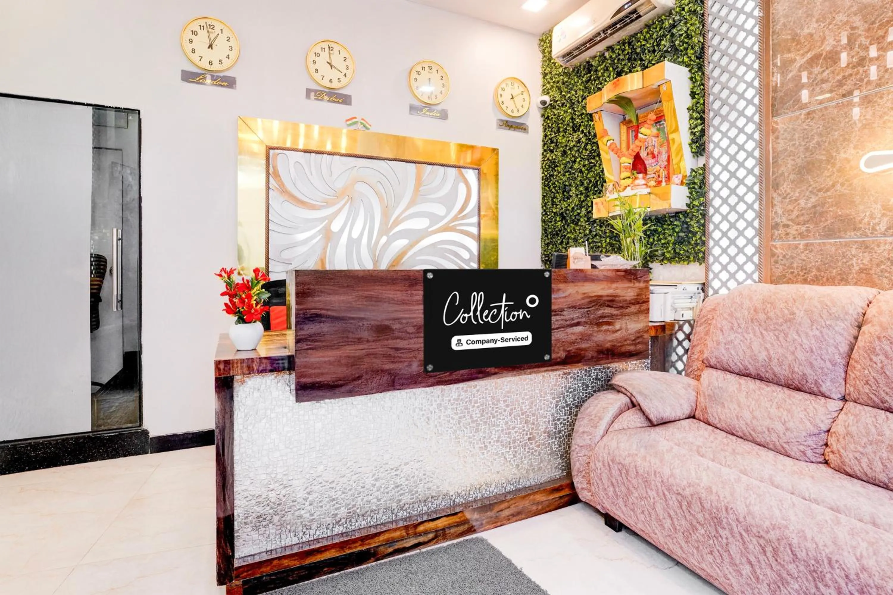 Lobby or reception, Bed in Super Collection O Asalpha near International Airport