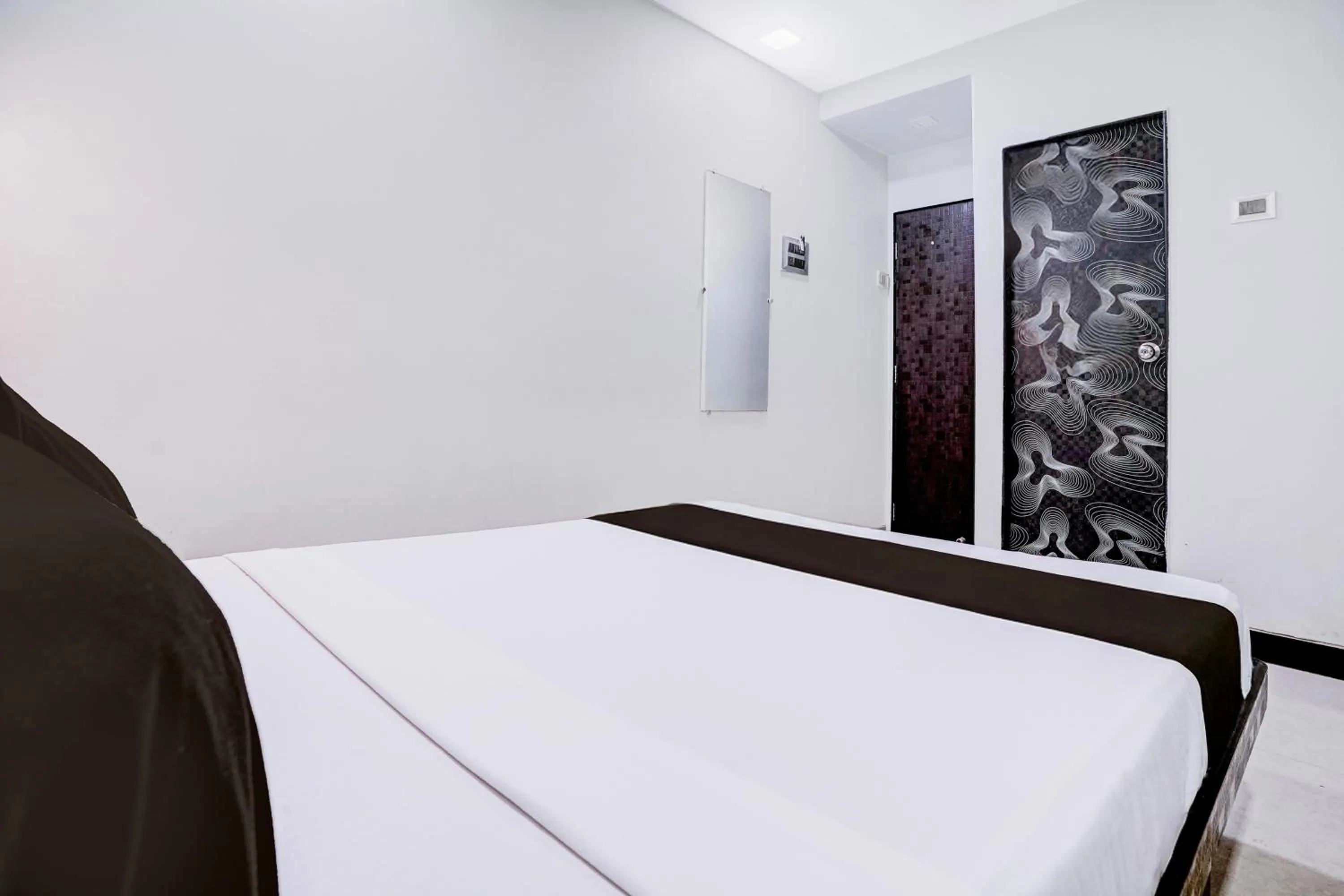 Bedroom, Bed in Super Collection O Asalpha near International Airport