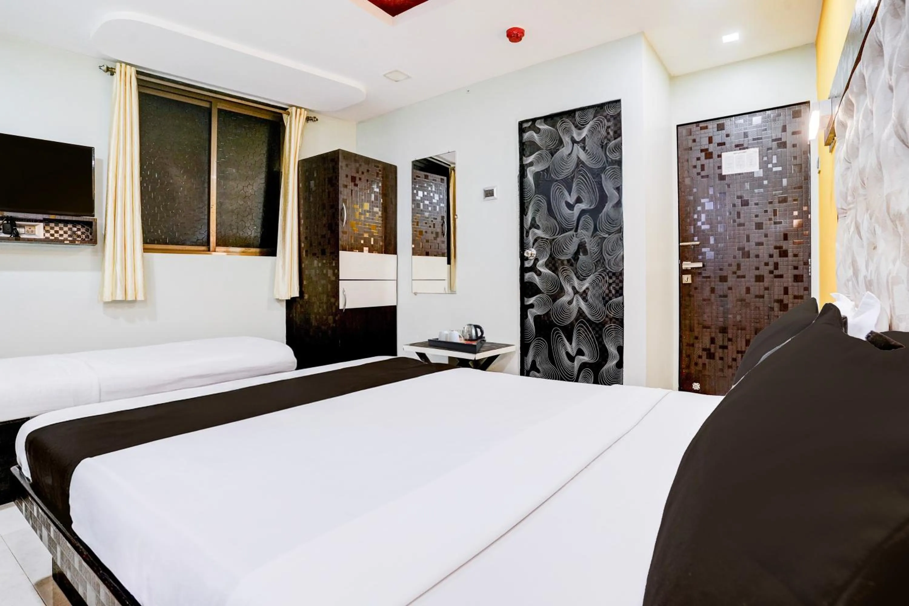 Bedroom, Bed in Super Collection O Asalpha near International Airport