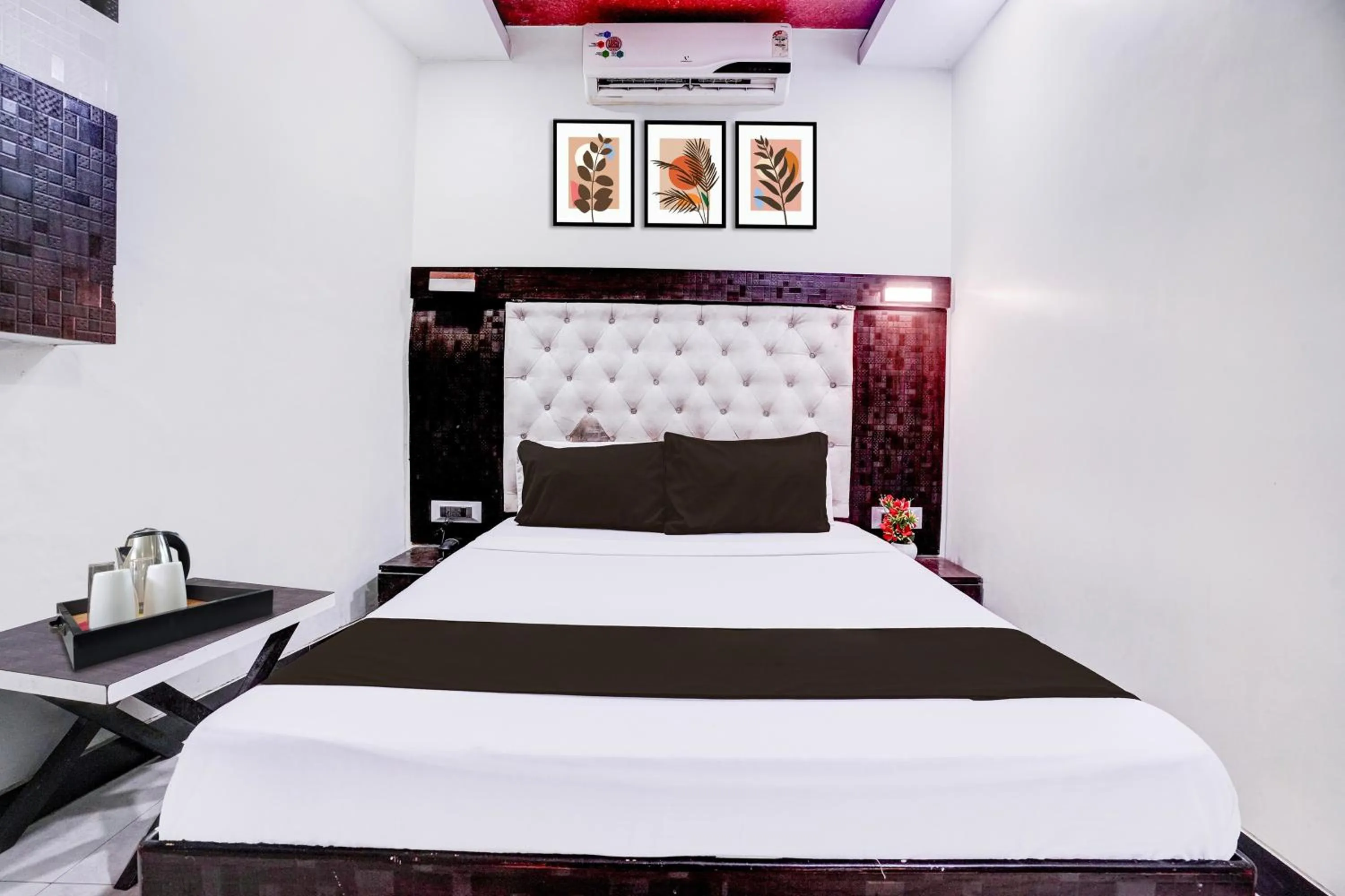 Bedroom, Bed in Super Collection O Asalpha near International Airport