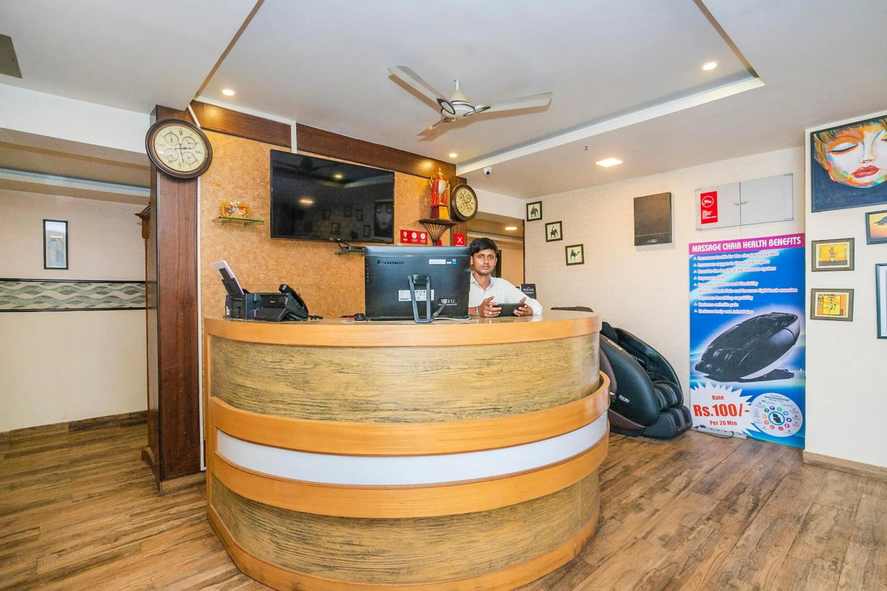 Lobby or reception in Collection O Indian Suites Near Sitara Restaurant