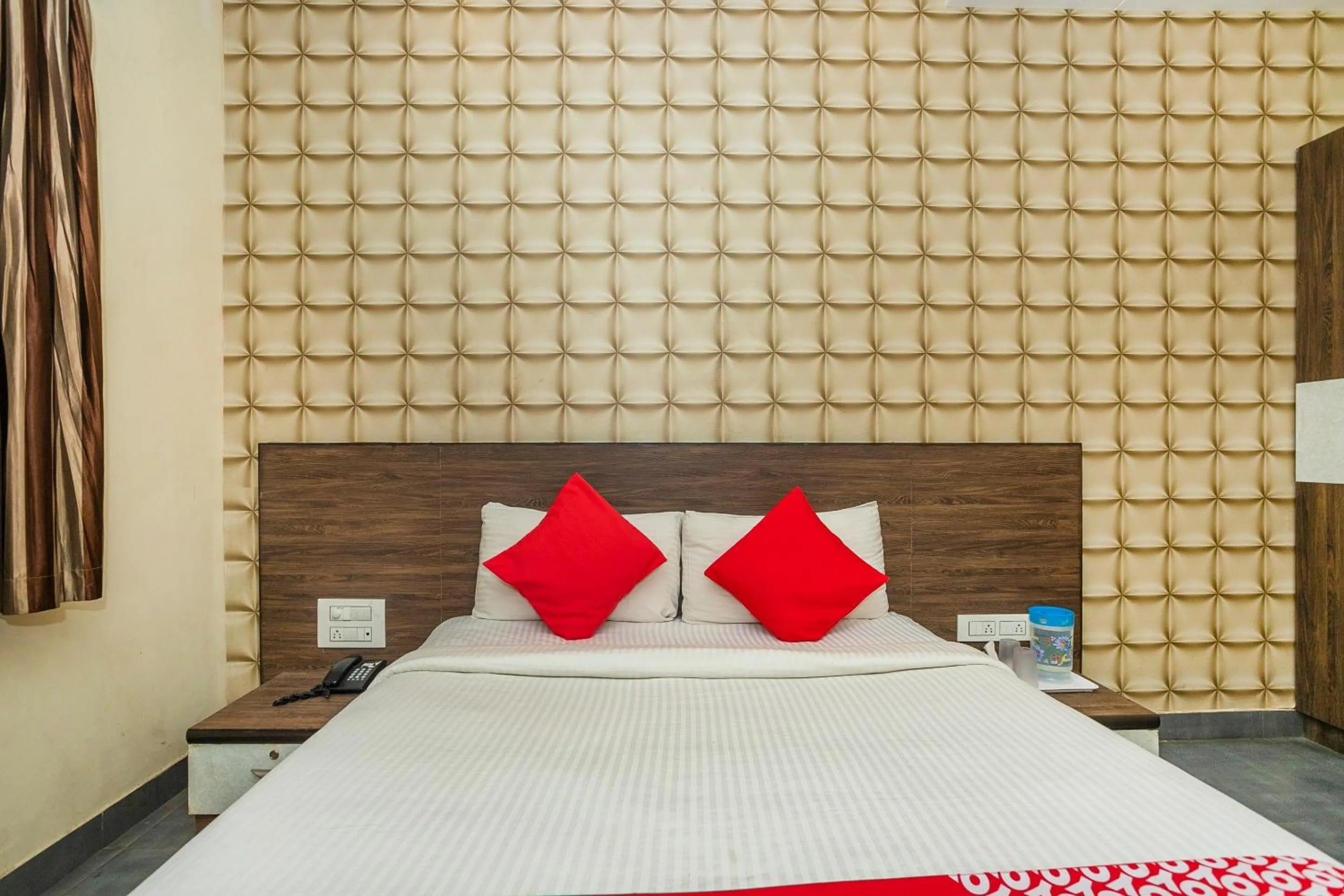 Lobby or reception, Bed in Collection O Indian Suites Near Sitara Restaurant