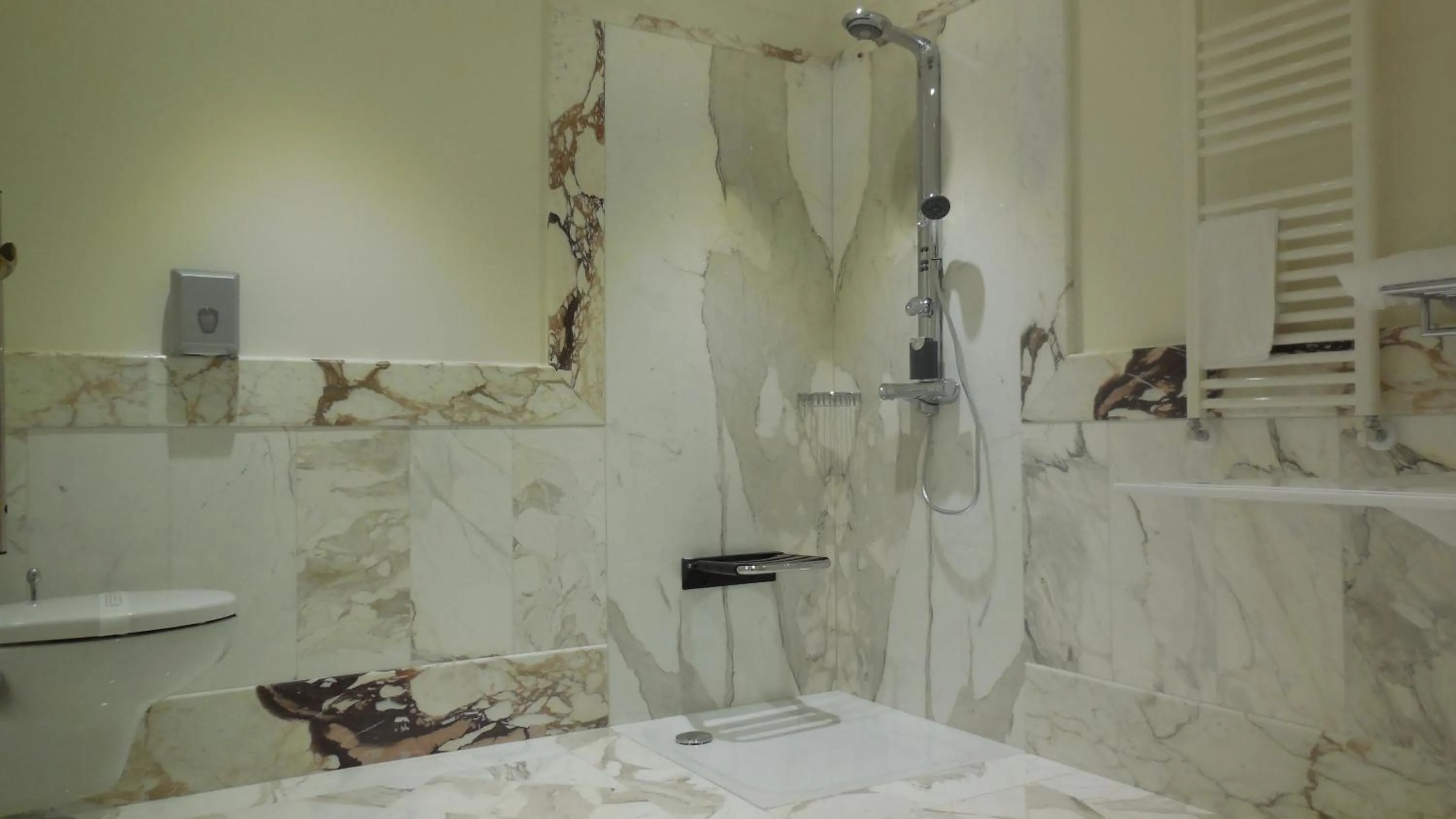 Toilet in Hotel Marechiaro