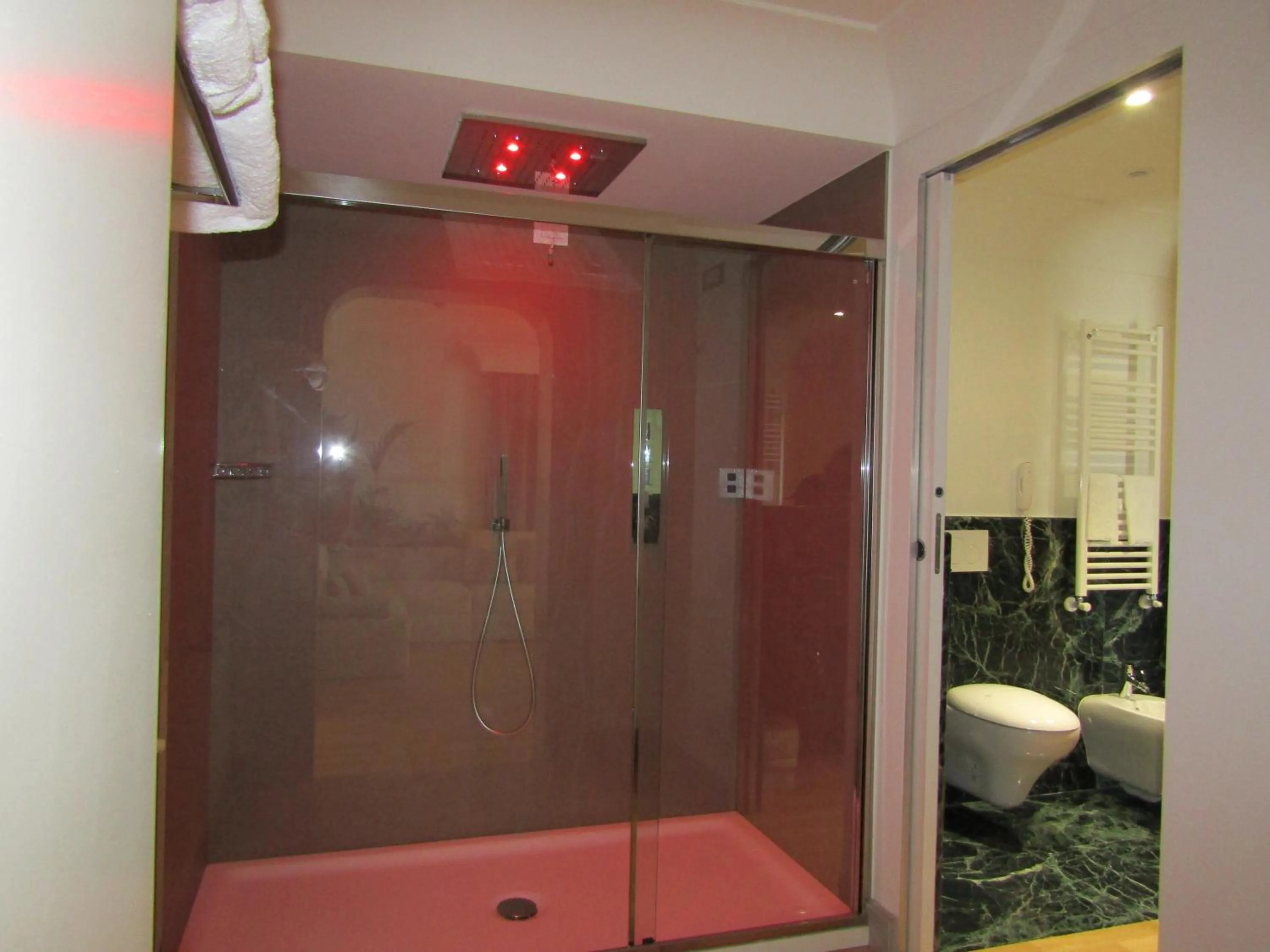 Shower in Hotel Marechiaro