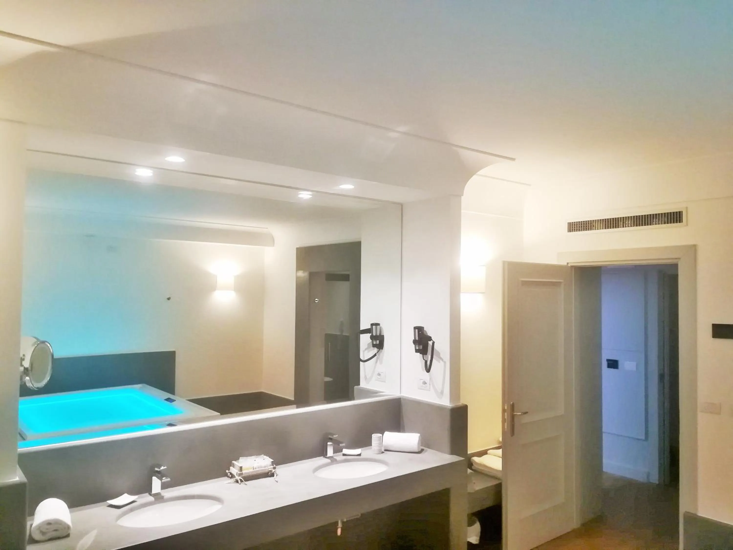 Bathroom in Hotel Marechiaro