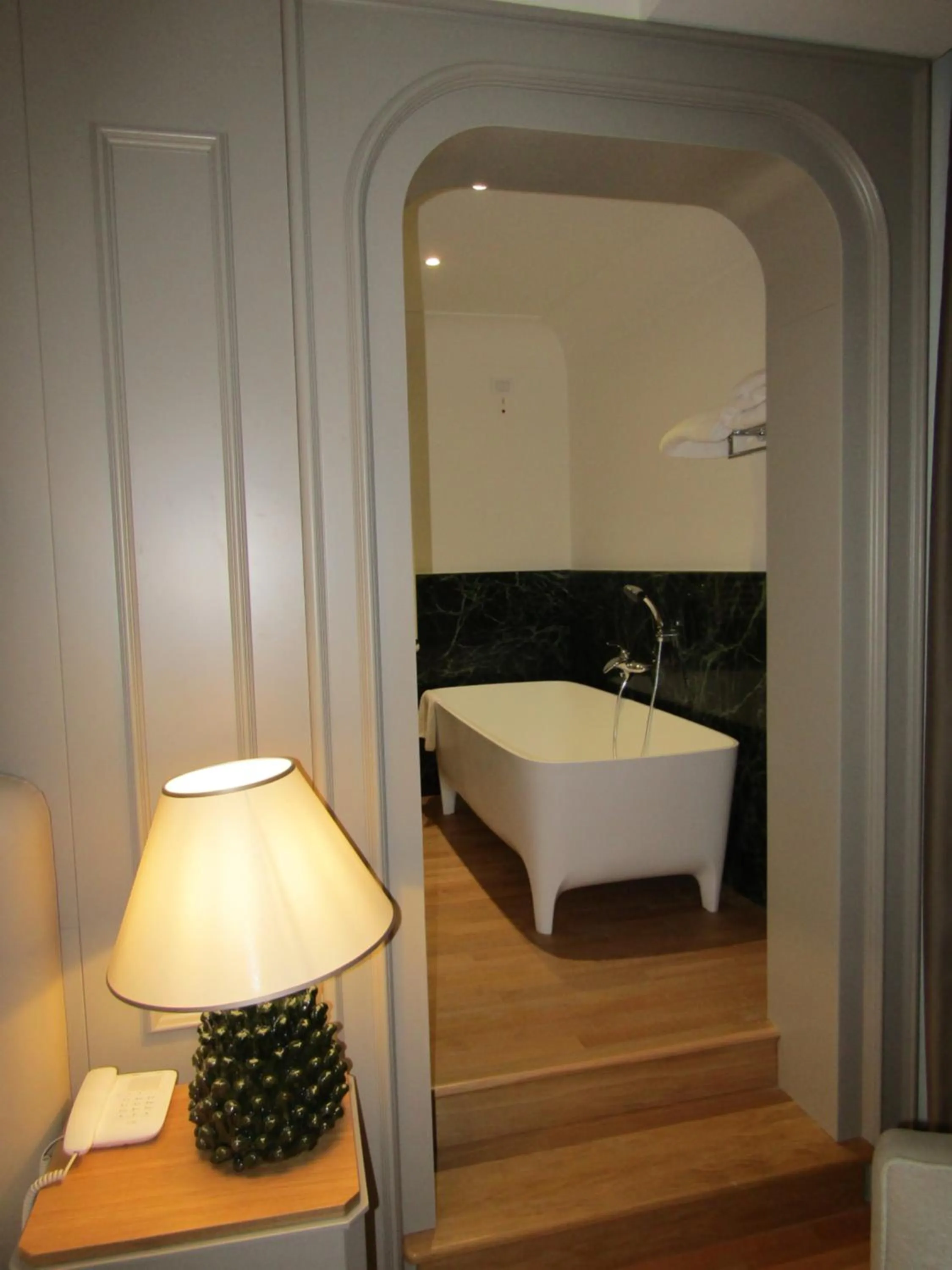 Bathroom, Bed in Hotel Marechiaro