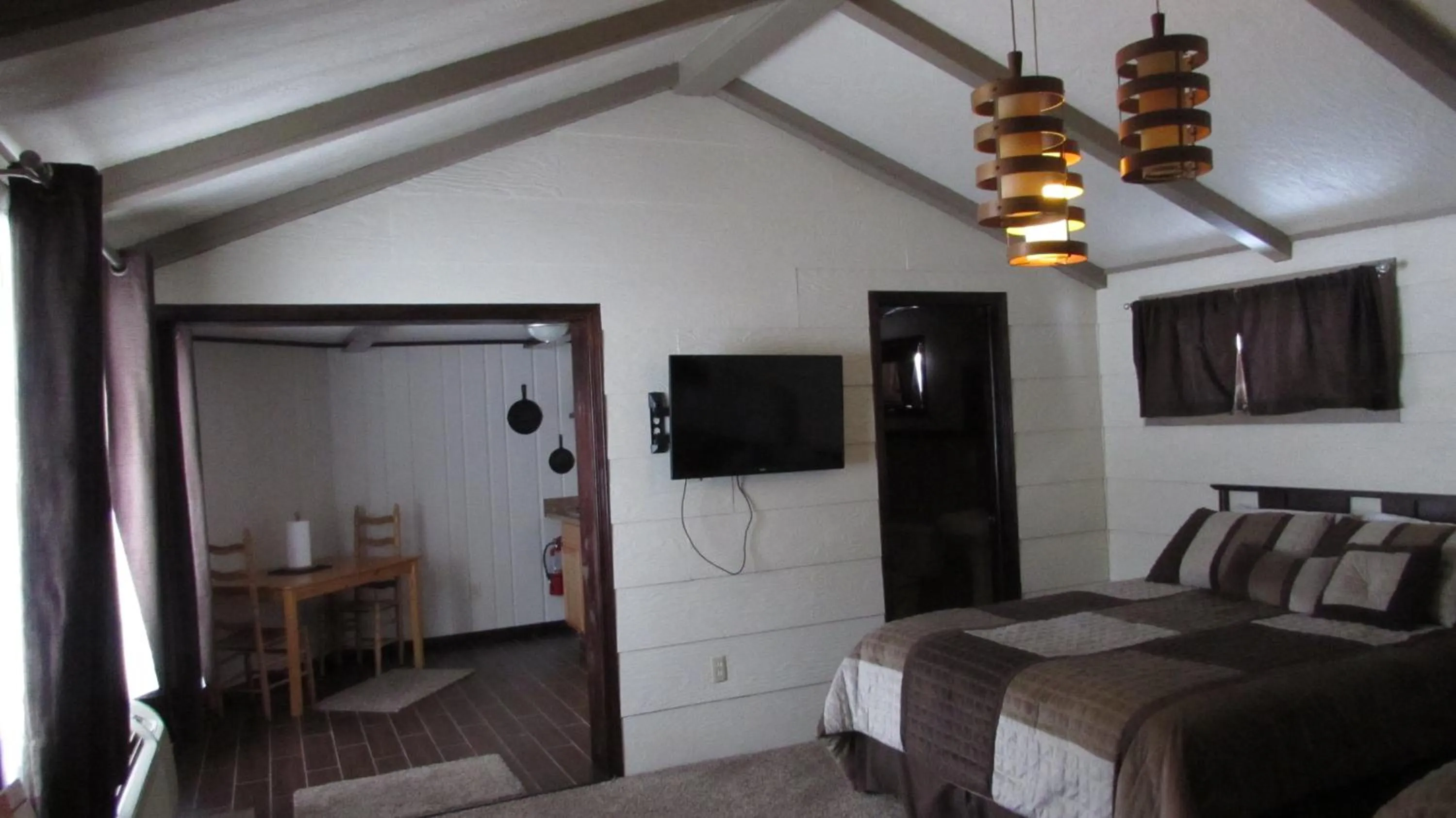 Bed in Woodland Motor Lodge