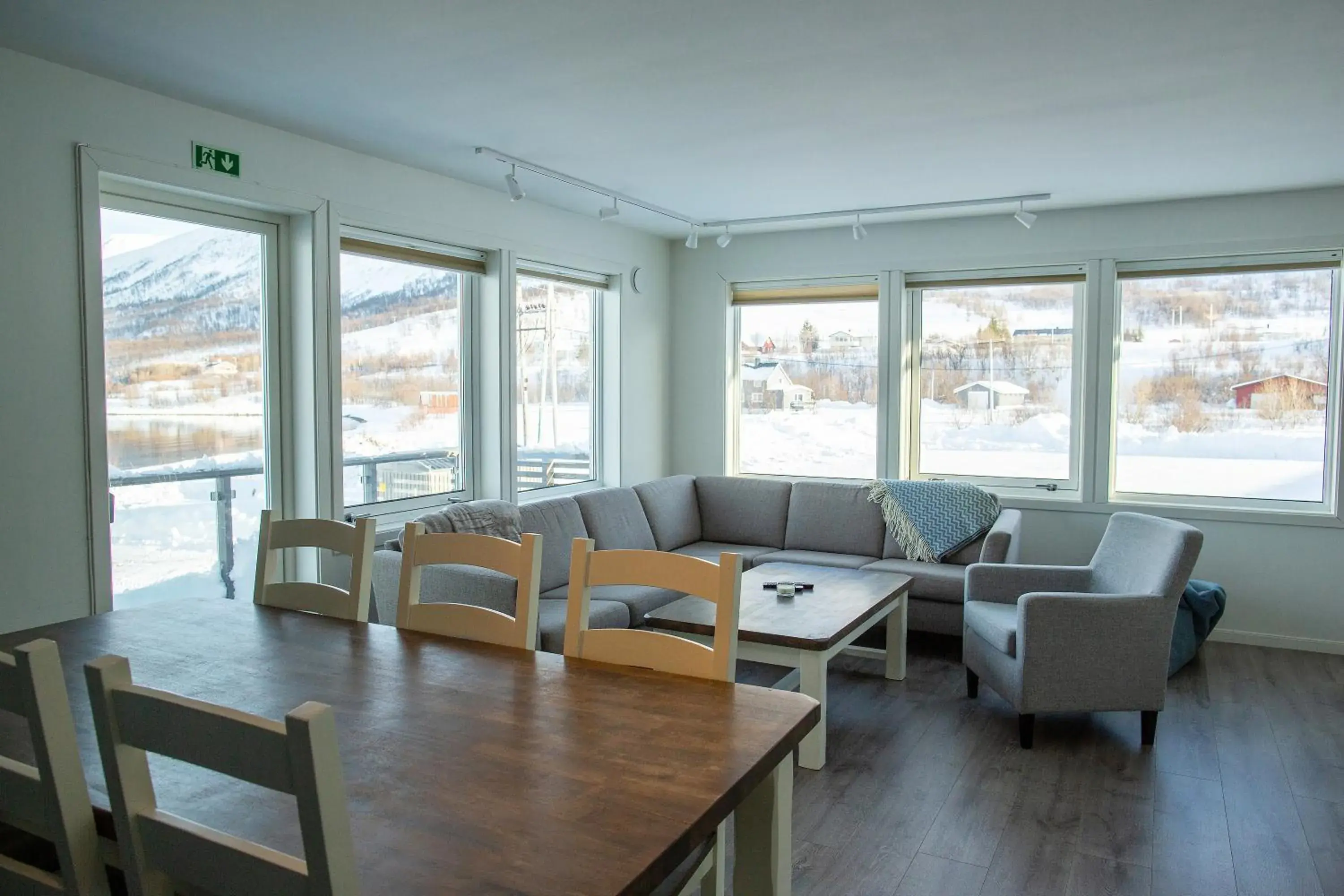Three-Bedroom Apartment in Lyngen Experience Apartments Three-Bedroom Apartment in Lyngen Experience Apartments