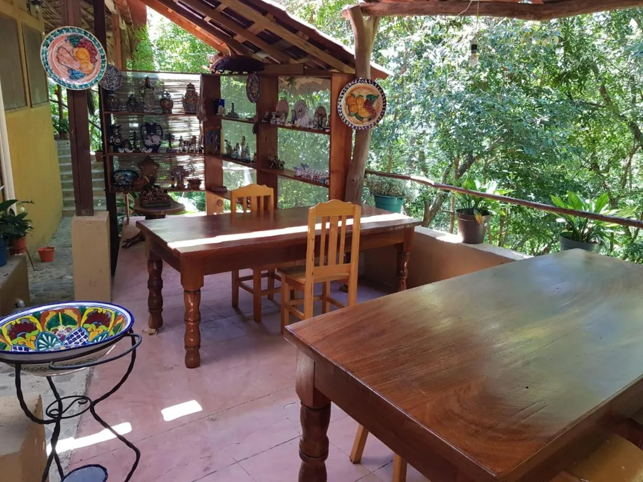 Dining area in El Eden Bungalows