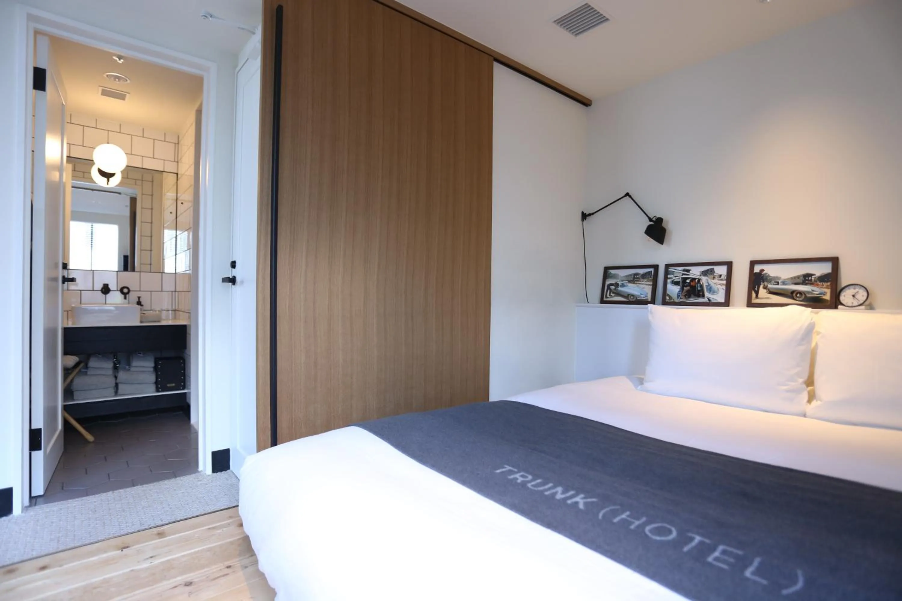 Bed in TRUNK (HOTEL)