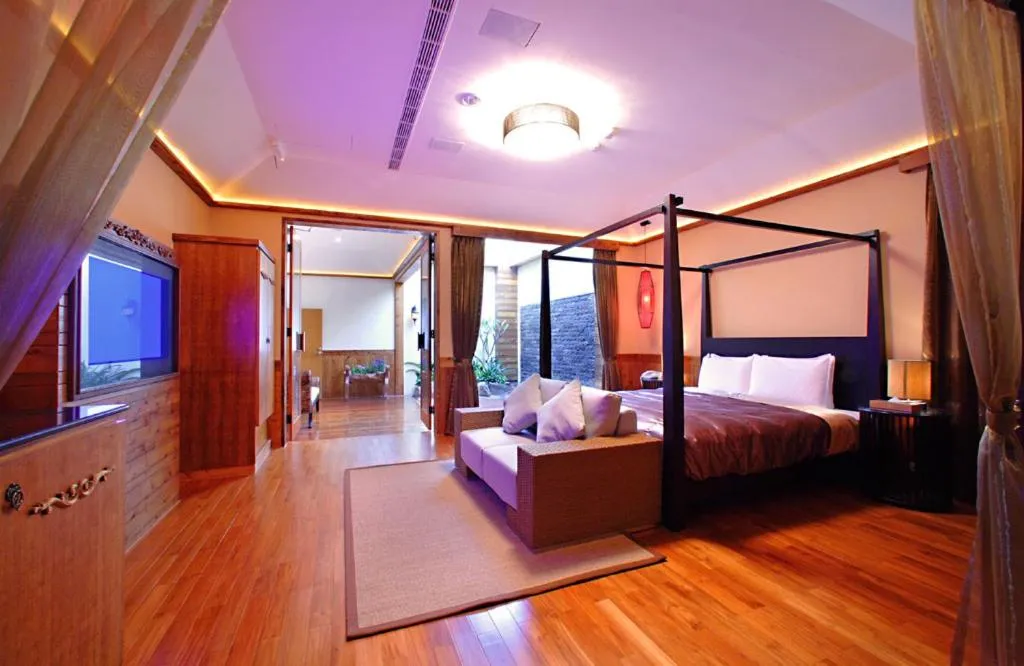 Bed in Le chateau Motel