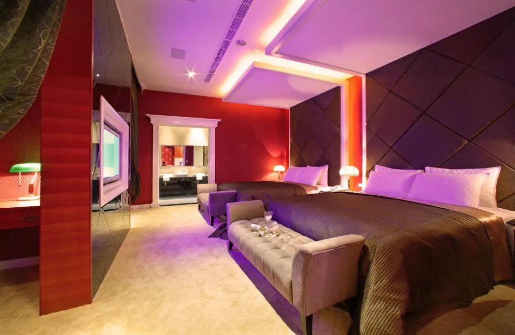 Bed in Le chateau Motel